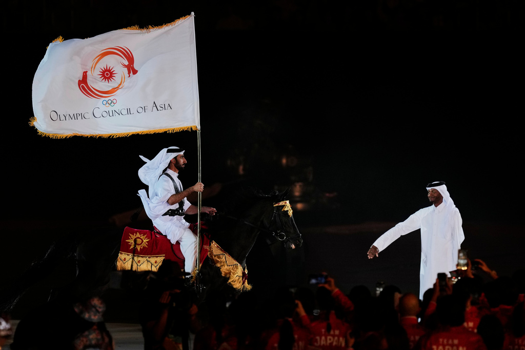 ASIAD 20 khép lại với lễ bế mạc giàu màu sắc, Qatar nhận cờ đăng cai - Ảnh 2.