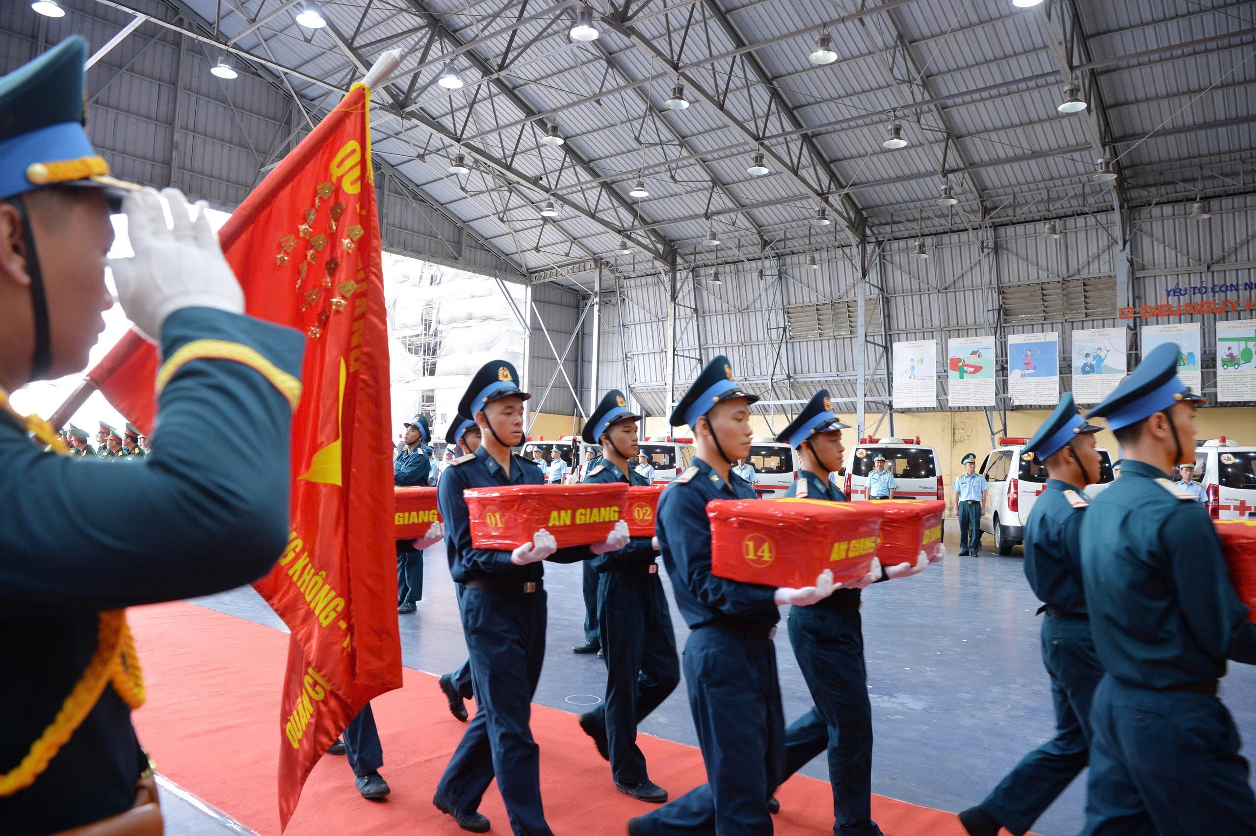 Hành trình đưa hơn 15.000 mẫu sinh phẩm hài cốt liệt sĩ về Hà Nội giám định ADN - Ảnh 4.