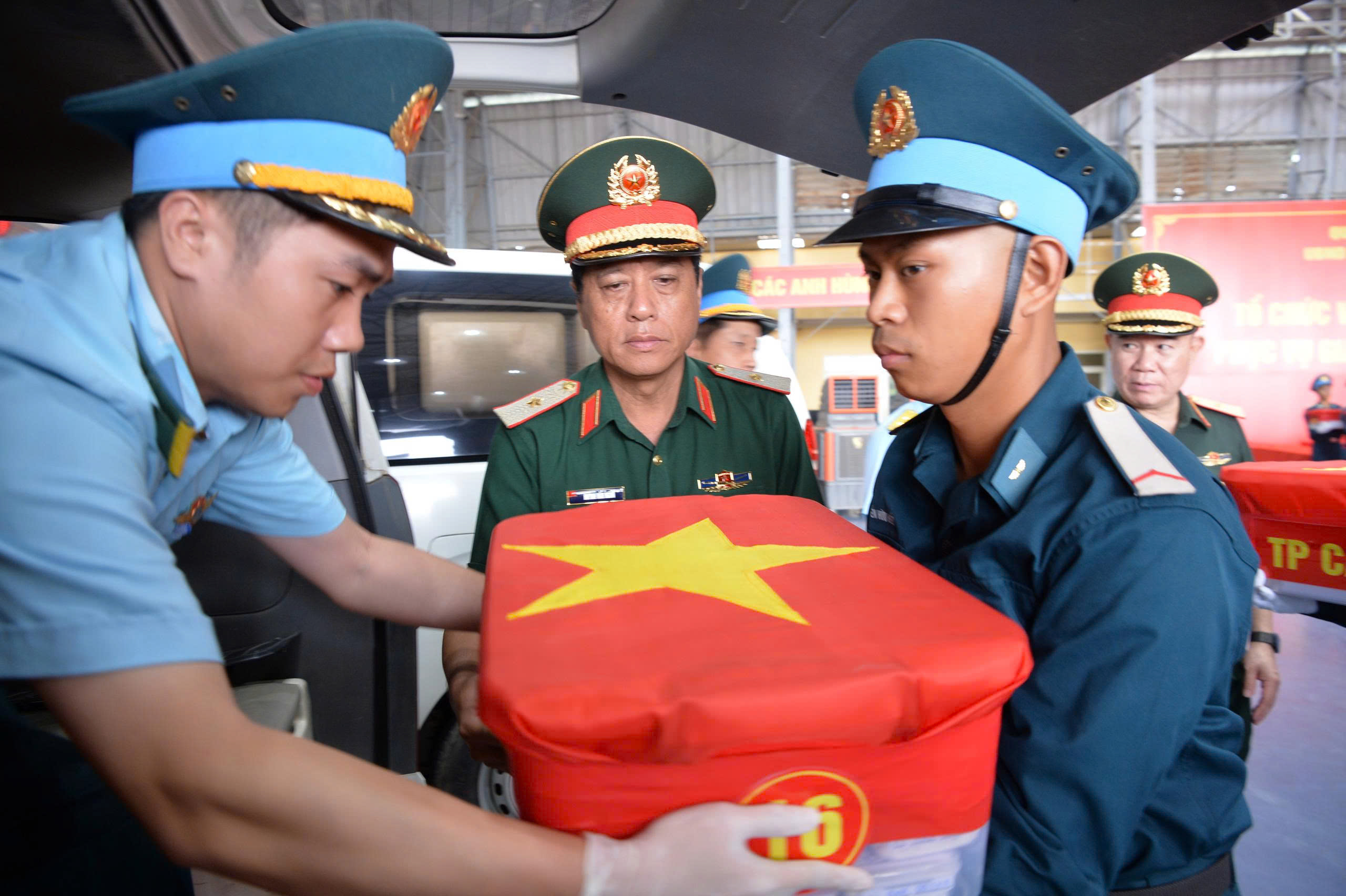 Hành trình đưa hơn 15.000 mẫu sinh phẩm hài cốt liệt sĩ về Hà Nội giám định ADN - Ảnh 7.