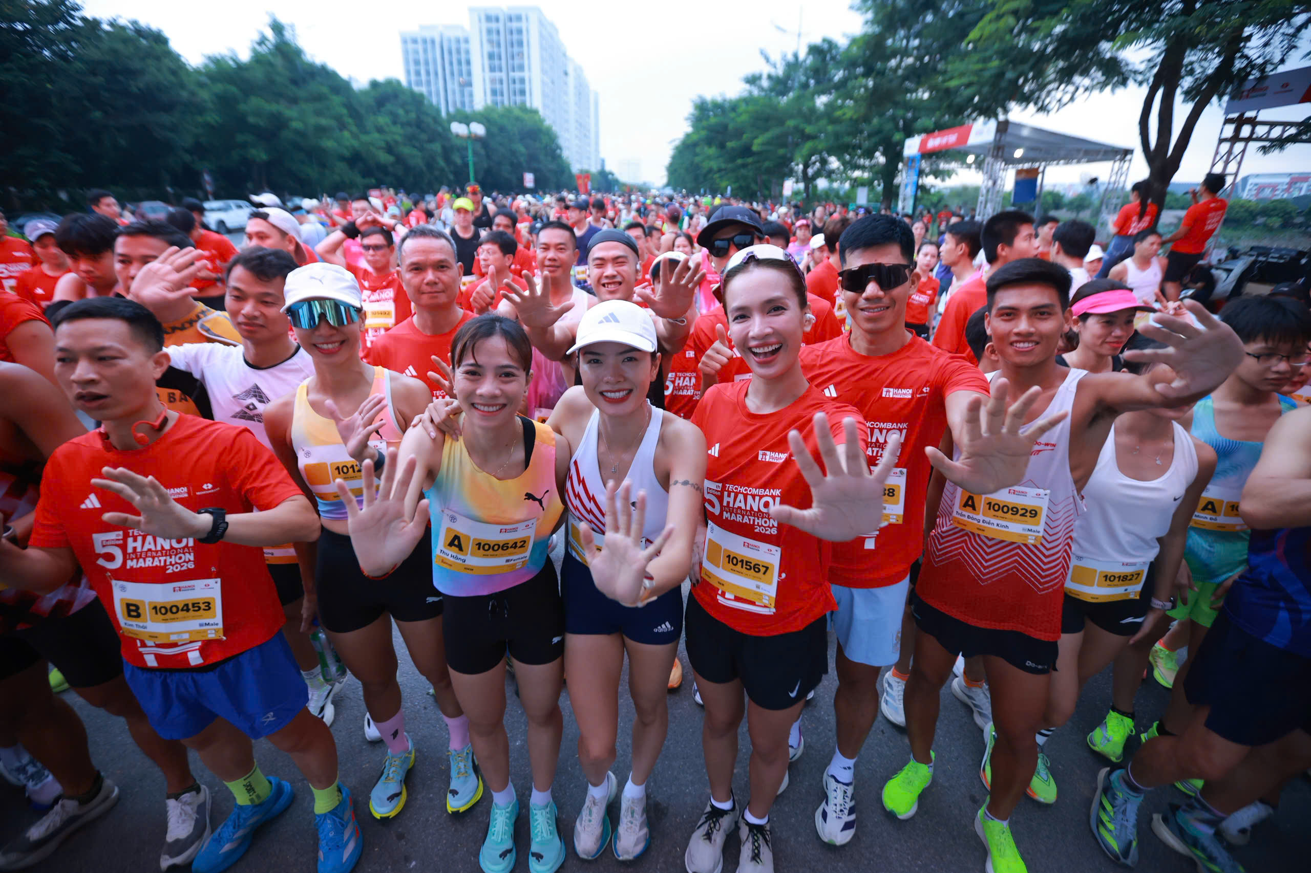 2 VĐV Việt Nam vô địch Giải Marathon quốc tế Hà Nội- Ảnh 2. 2 VĐV Việt Nam vô địch Giải Marathon quốc tế Hà Nội- Ảnh 2.