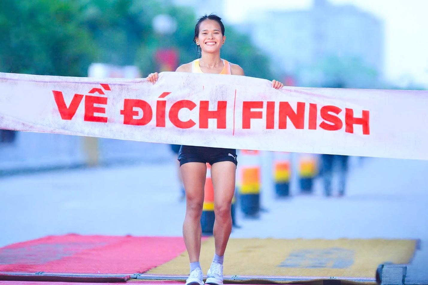 Bứt ph&aacute; kỷ lục tại giải Marathon Quốc tế H&agrave; Nội Techcombank m&ugrave;a thứ 5- Ảnh 1.