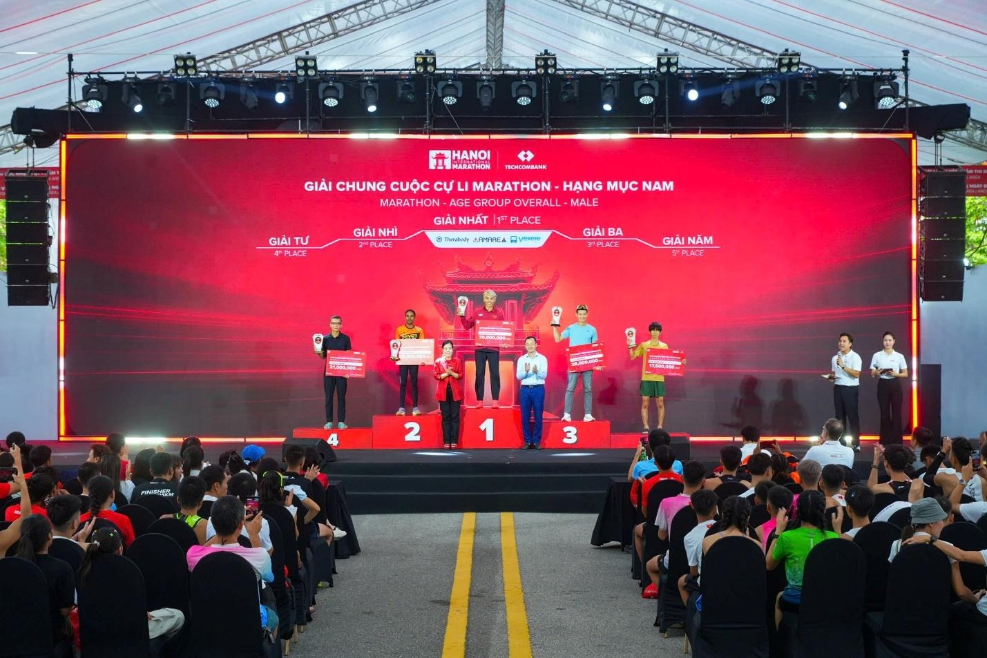 Bứt ph&aacute; kỷ lục tại giải Marathon Quốc tế H&agrave; Nội Techcombank m&ugrave;a thứ 5- Ảnh 2.