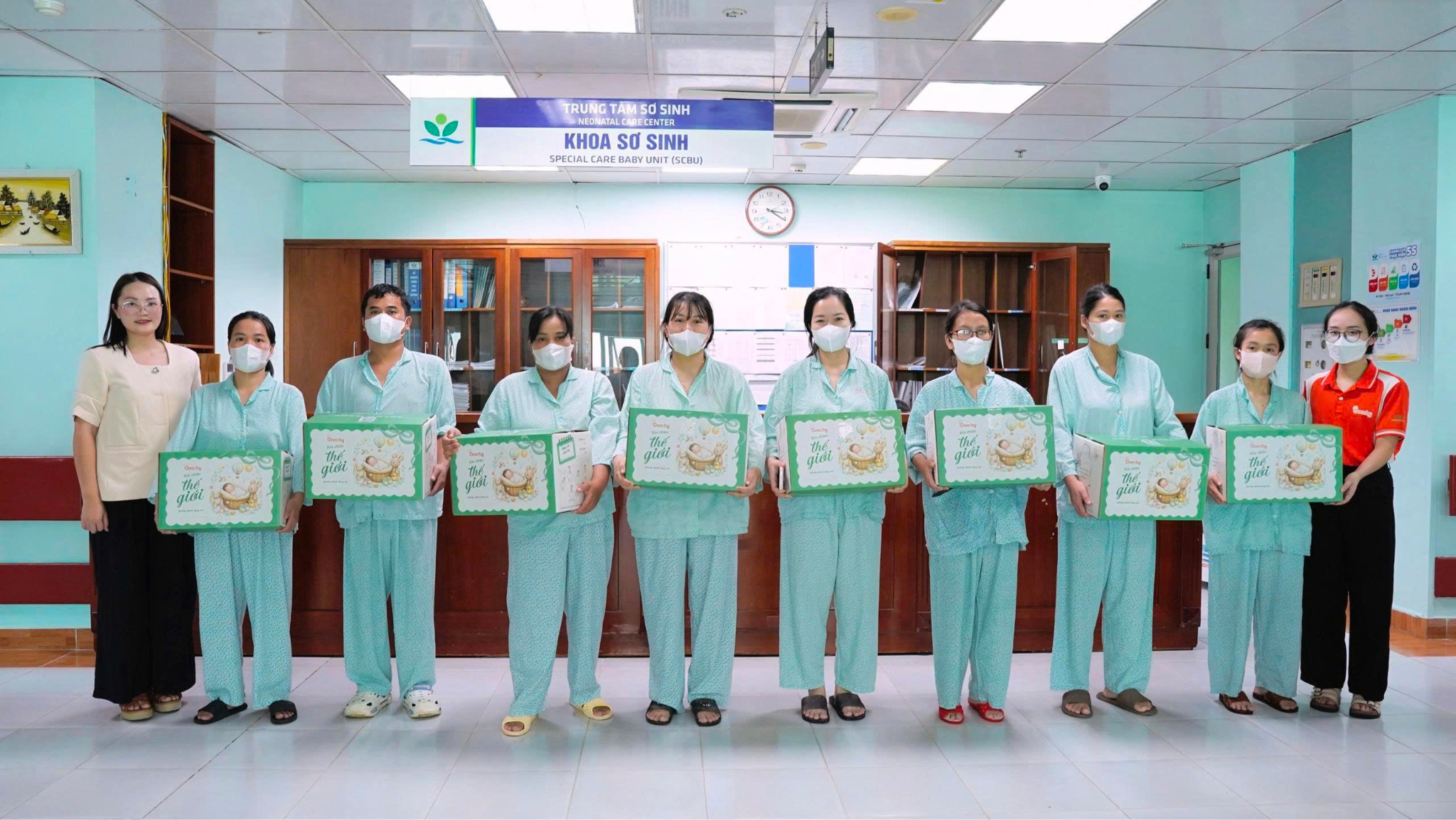 Gooby trao 70 phần qu&agrave; tới c&aacute;c gia đ&igrave;nh tại Bệnh viện Nhi Trung ương- Ảnh 2.