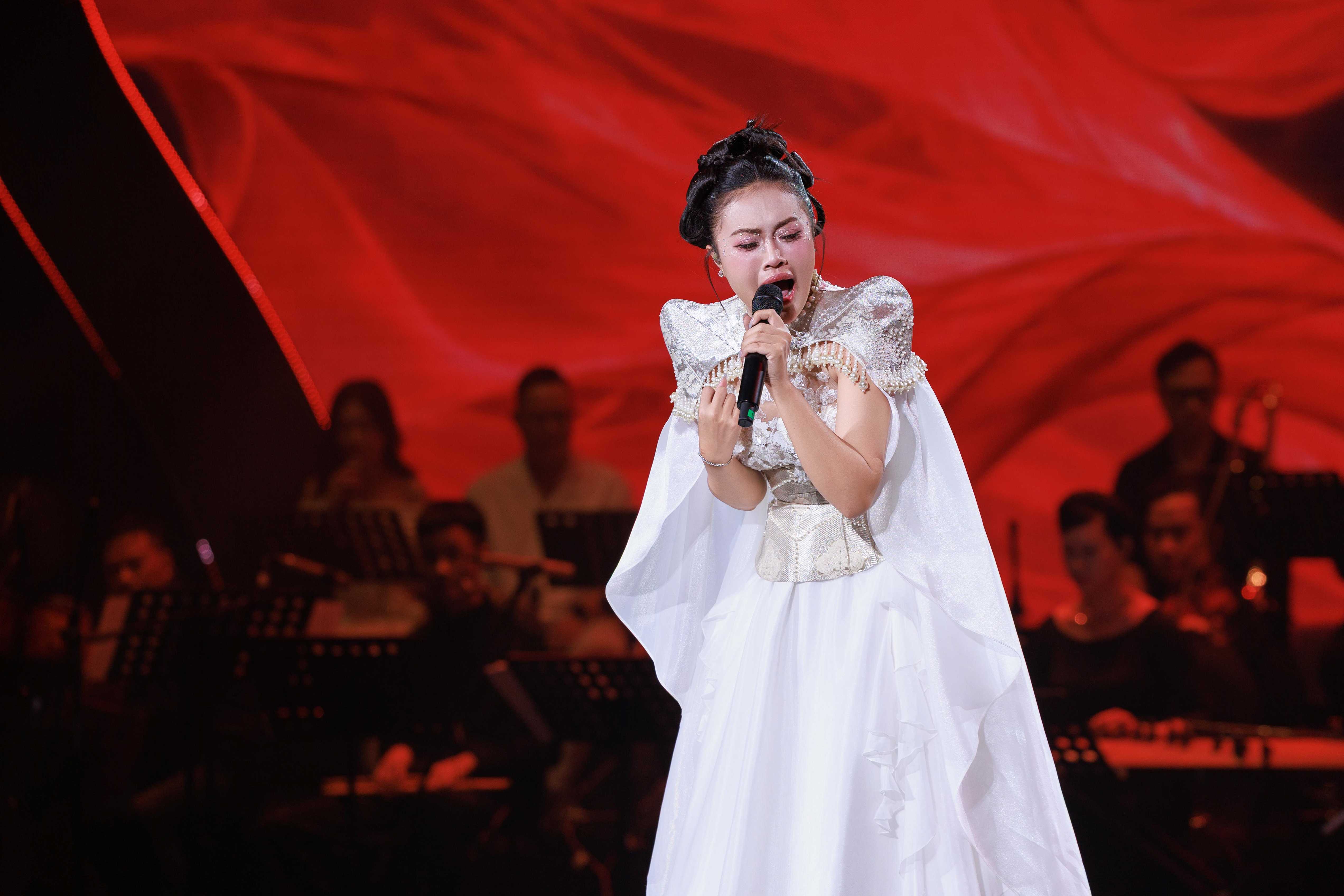 Sao Mai 2026: Đêm thi đầu tiên, nhiều thí sinh đã được nhìn nhận như nghệ sĩ thực thụ - Ảnh 2.