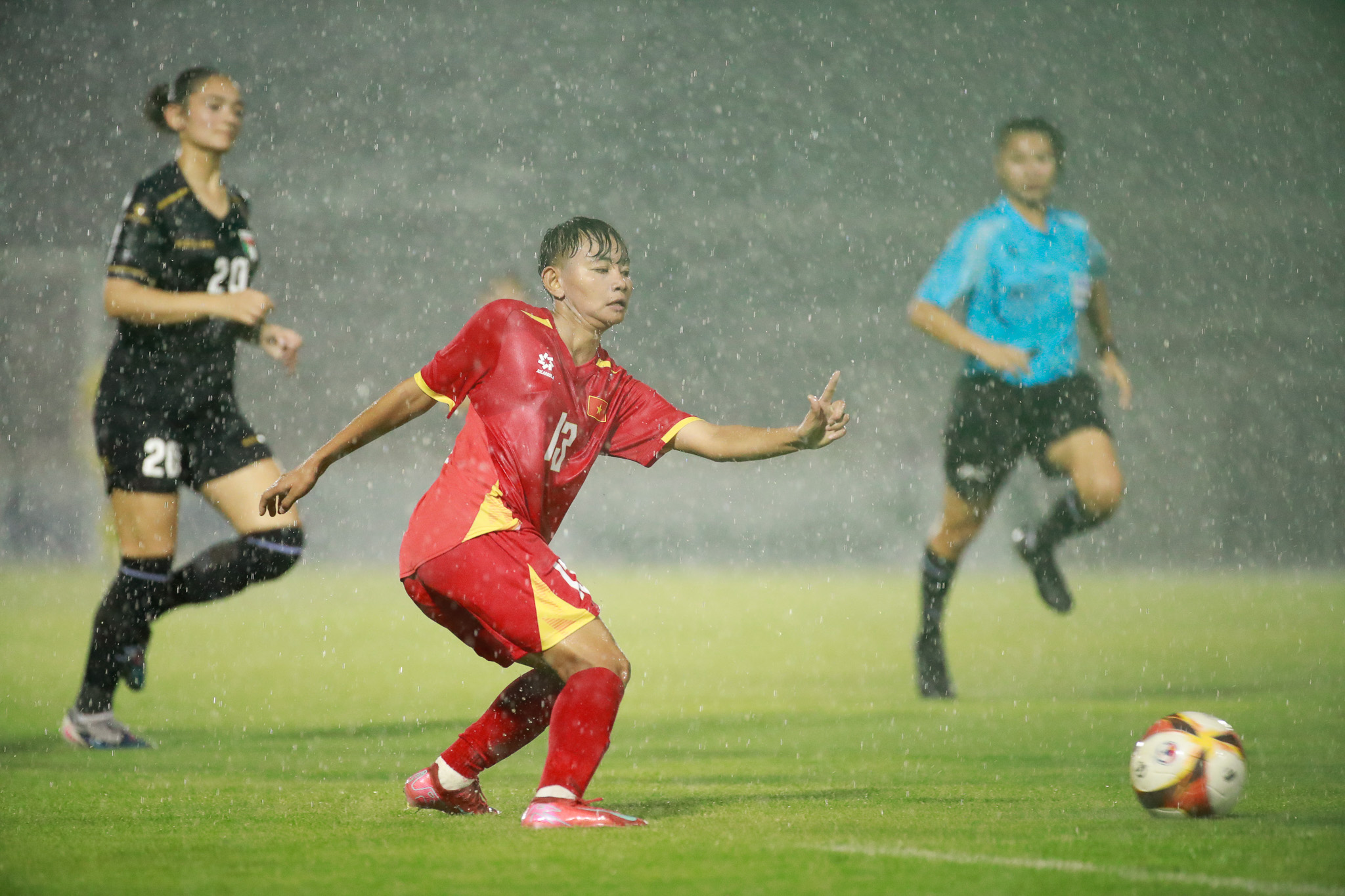U17 Việt Nam ra quân thắng lợi ở vòng loại châu Á- Ảnh 2. U17 Việt Nam ra quân thắng lợi ở vòng loại châu Á- Ảnh 2.