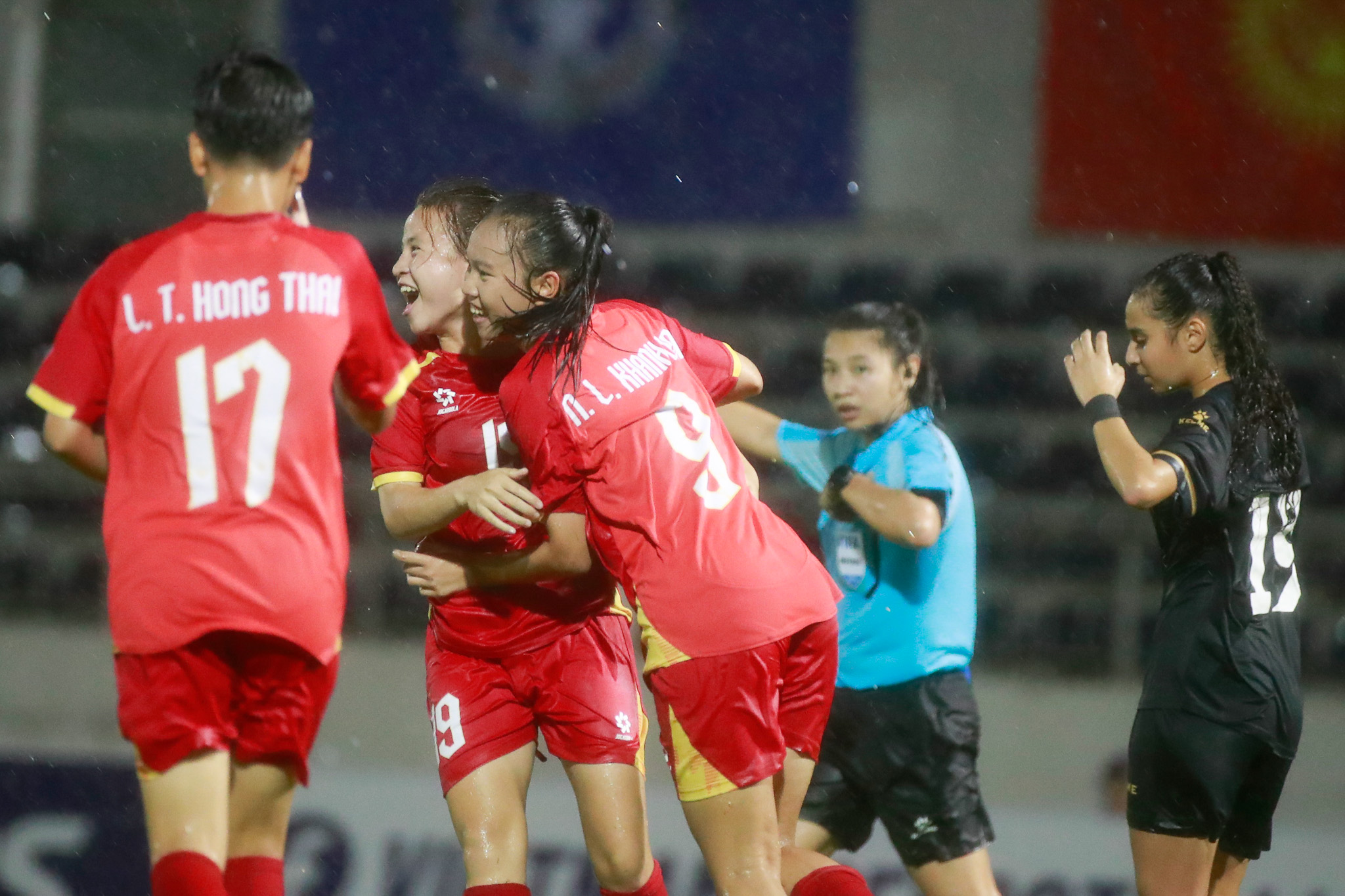 U17 Việt Nam ra quân thắng lợi ở vòng loại châu Á- Ảnh 8. U17 Việt Nam ra quân thắng lợi ở vòng loại châu Á- Ảnh 8.