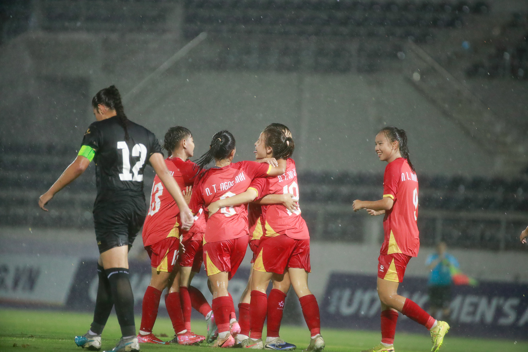 U17 Việt Nam ra quân thắng lợi ở vòng loại châu Á- Ảnh 9. U17 Việt Nam ra quân thắng lợi ở vòng loại châu Á- Ảnh 9.