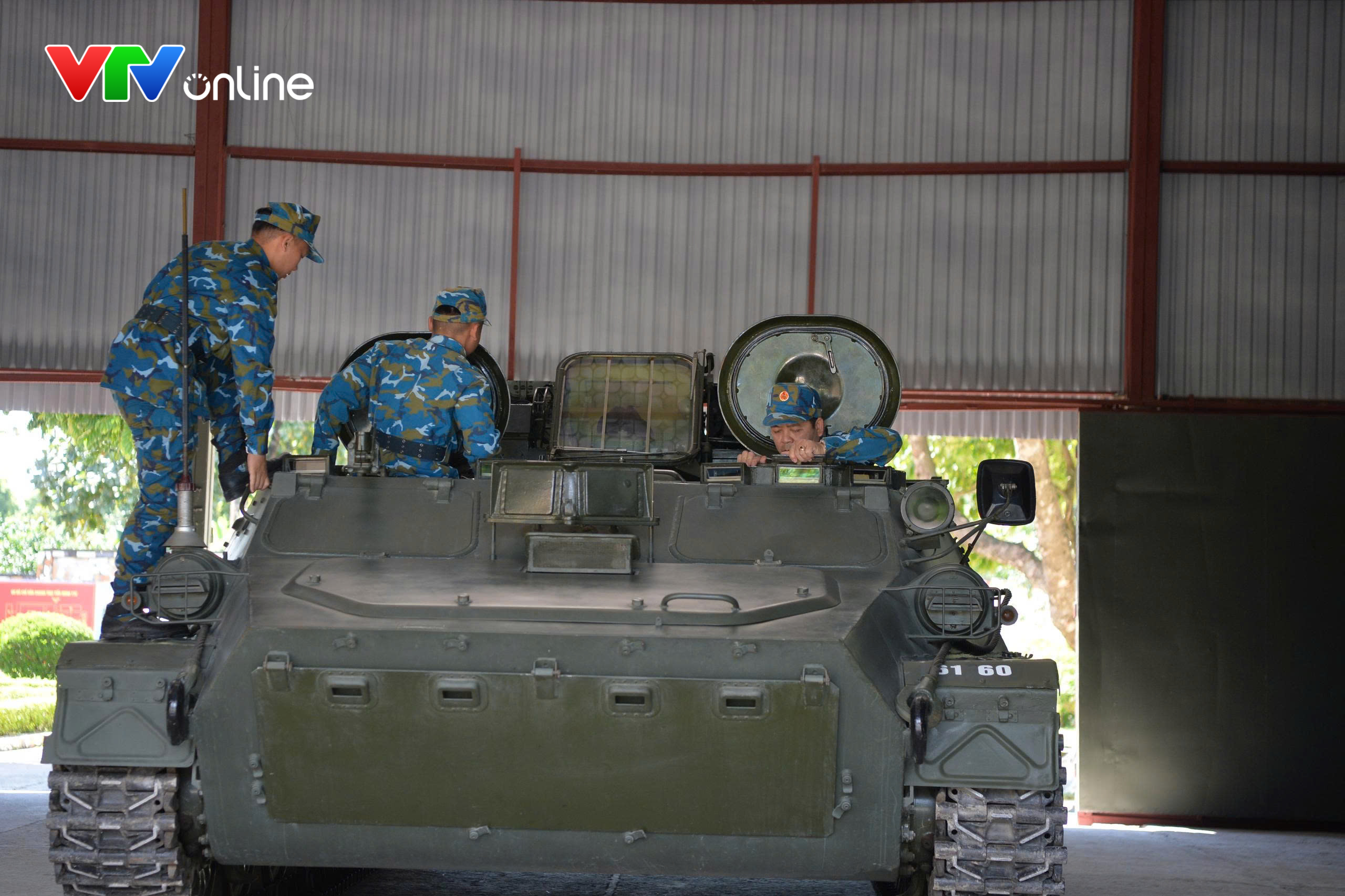 Lực lượng phòng không luyện tập phương án đánh chặn, bảo vệ an toàn sân bay Nội Bài - Ảnh 4.