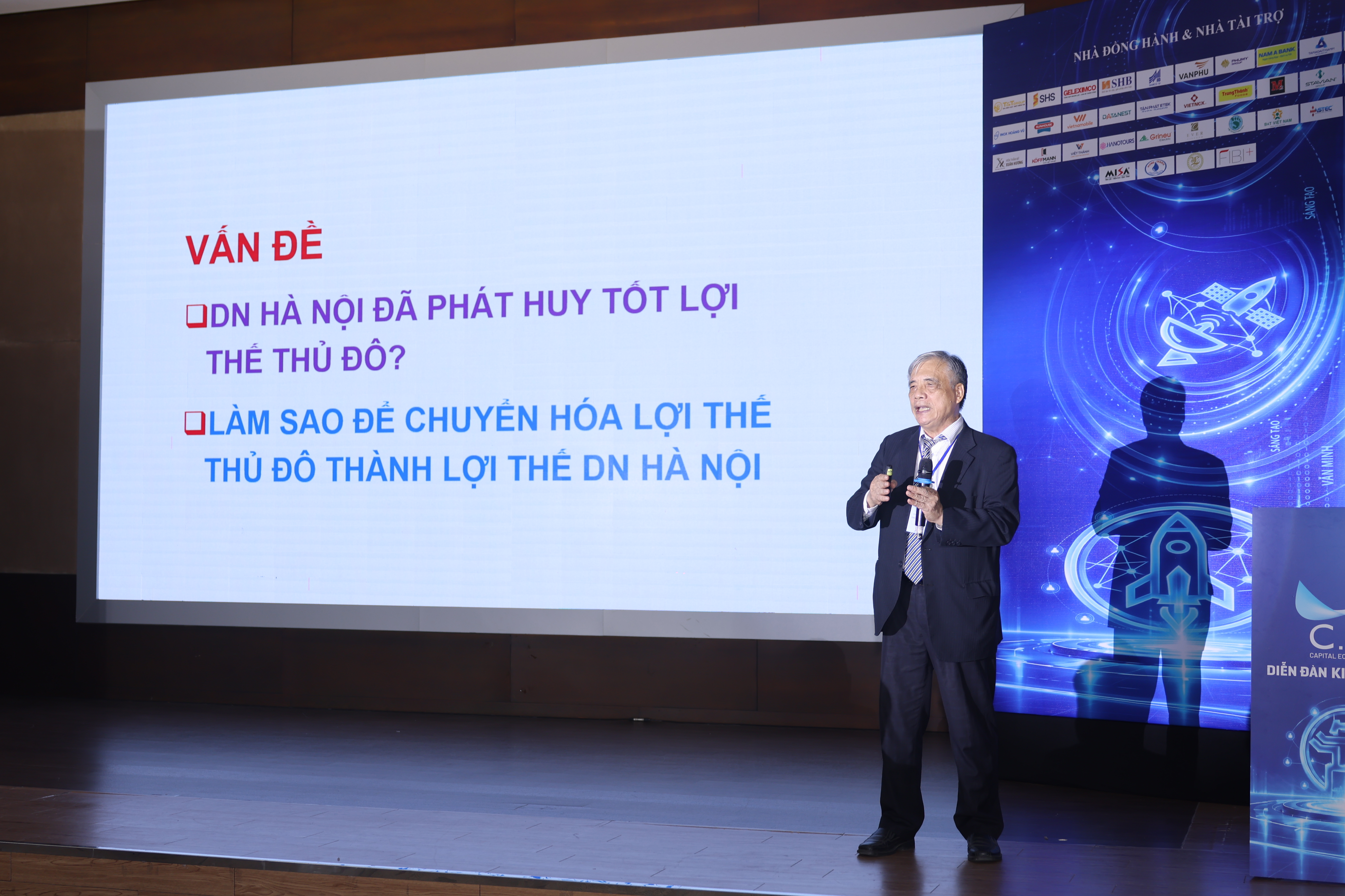 Diễn đ&agrave;n kinh tế lần III: Giải b&agrave;i to&aacute;n nh&acirc;n lực cho Thủ đ&ocirc; tăng trưởng - Ảnh 2.