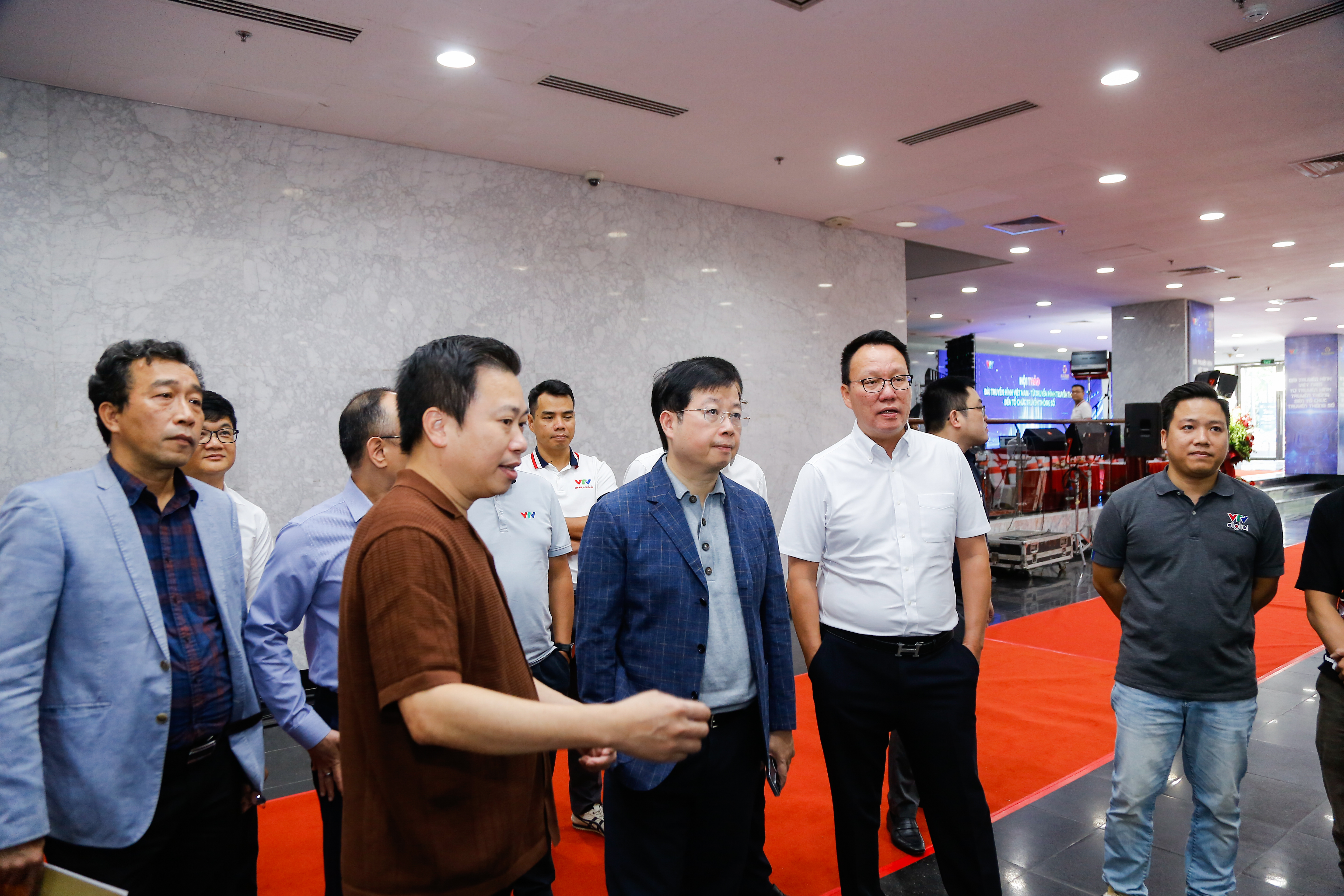 Không gian triển lãm công nghệ "VTV - Từ truyền hình truyền thống tới tổ chức truyền thông số" - Ảnh 1.