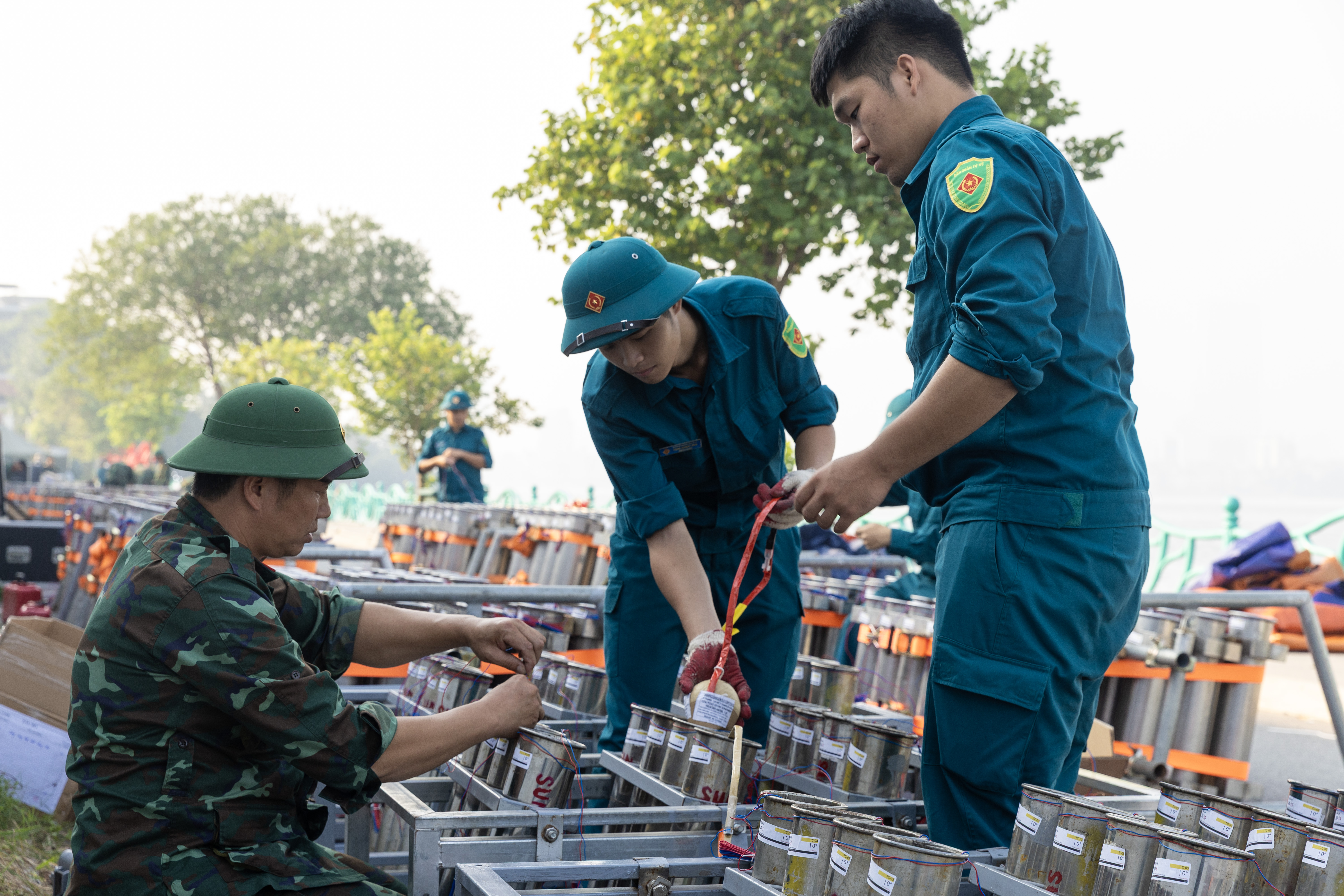 Cận cảnh c&aacute;c trận địa ph&aacute;o hoa ho&agrave;nh tr&aacute;ng mừng 72 năm Ng&agrave;y Giải ph&oacute;ng Thủ đ&ocirc;- Ảnh 7.