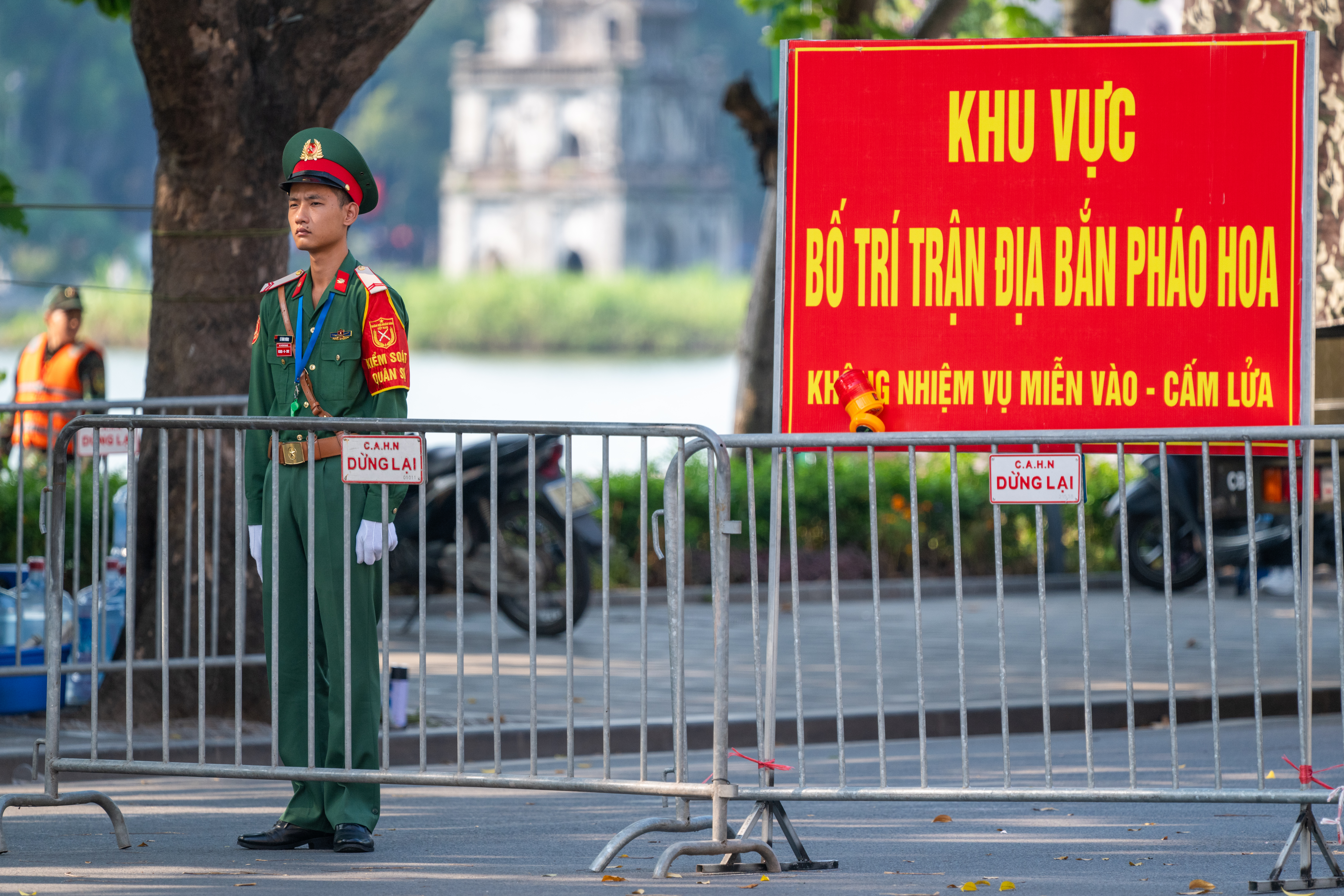 Cận cảnh c&aacute;c trận địa ph&aacute;o hoa ho&agrave;nh tr&aacute;ng mừng 72 năm Ng&agrave;y Giải ph&oacute;ng Thủ đ&ocirc;- Ảnh 3.