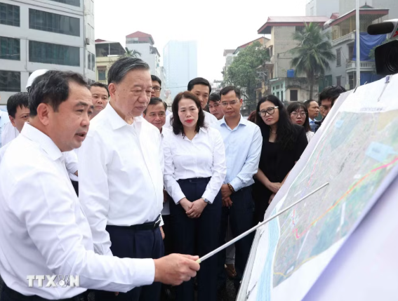 Tổng B&iacute; thư, Chủ tịch nước kiểm tra tiến độ c&ocirc;ng tr&igrave;nh giao th&ocirc;ng trọng điểm ở H&agrave; Nội - Ảnh 3.