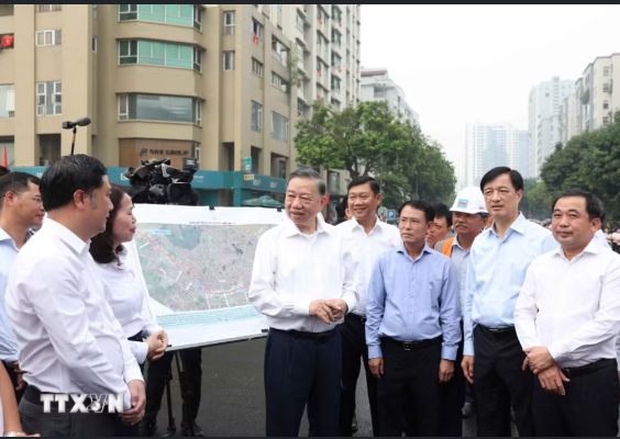 Tổng B&iacute; thư, Chủ tịch nước kiểm tra tiến độ c&ocirc;ng tr&igrave;nh giao th&ocirc;ng trọng điểm ở H&agrave; Nội - Ảnh 4.