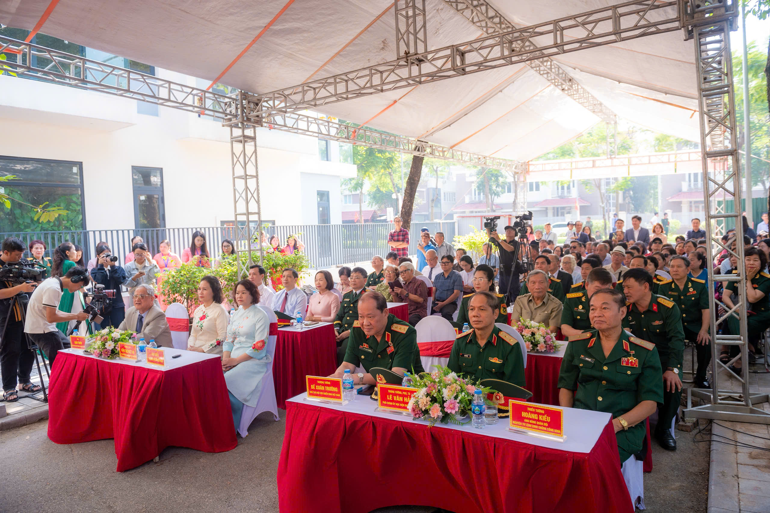 Hà Nội gắn biển phố Vũ Nam Long- Ảnh 1.