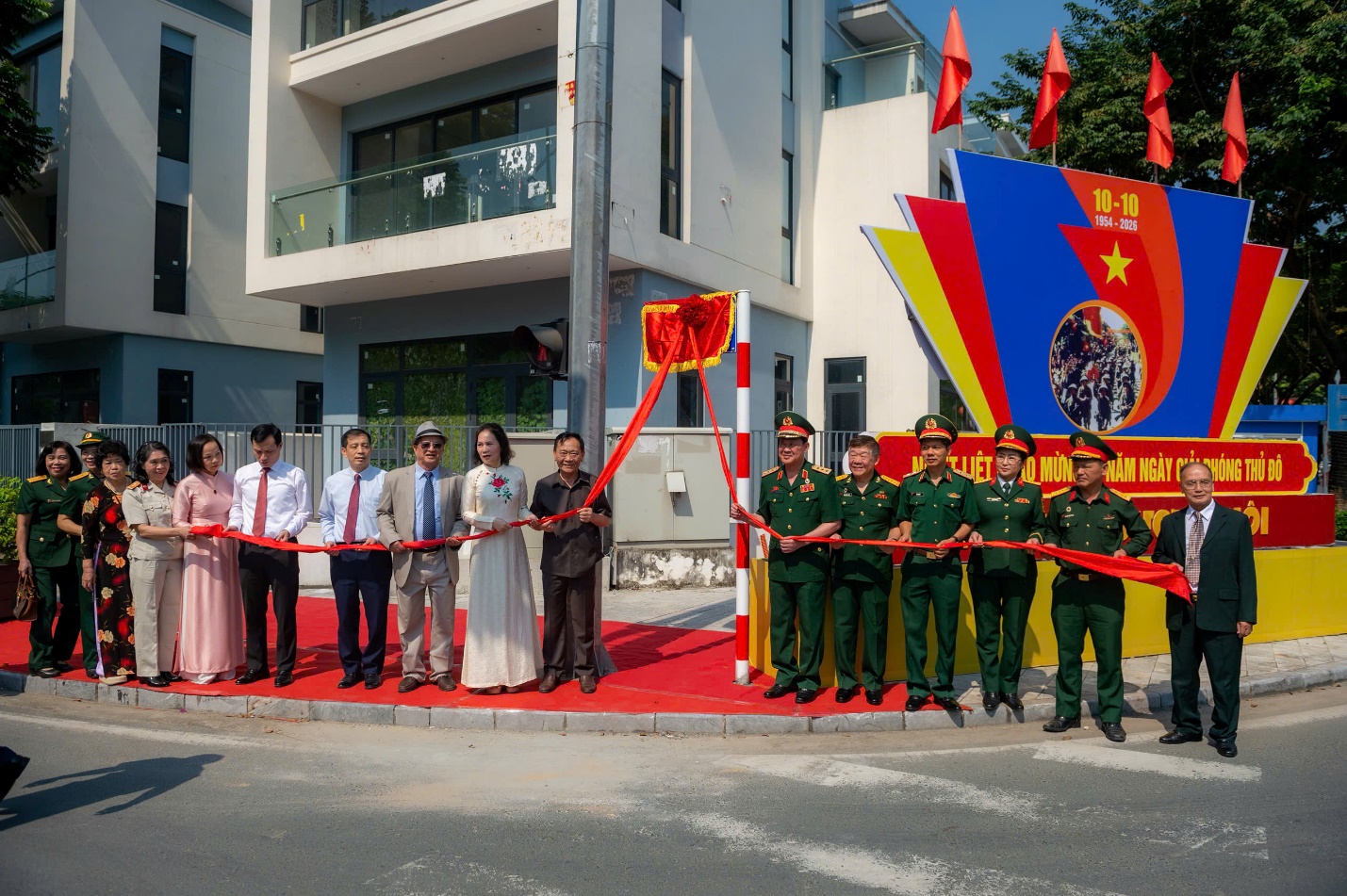 Hà Nội gắn biển phố Vũ Nam Long- Ảnh 5.