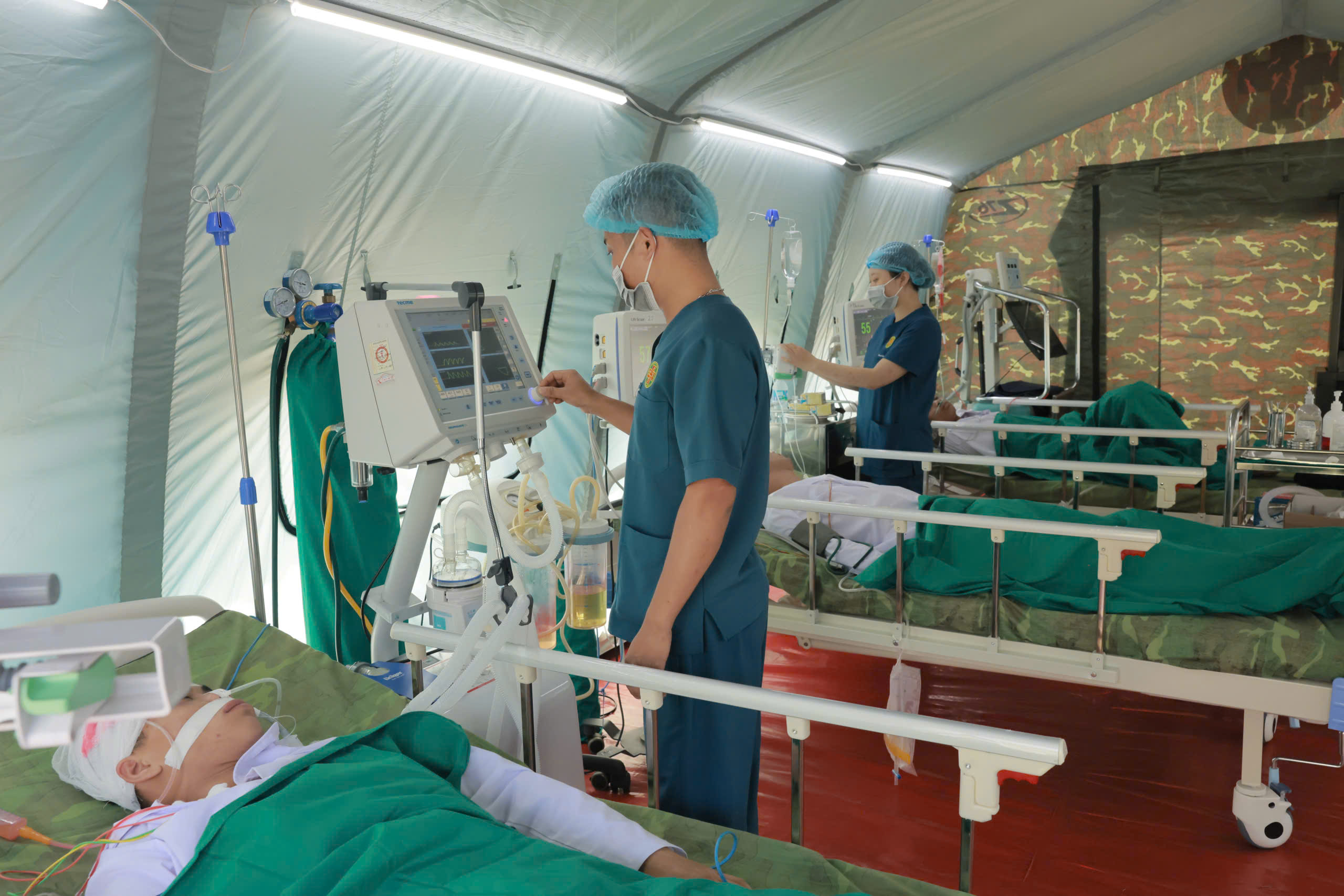 Quân đội Việt Nam - Lào - Campuchia phối hợp diễn tập ứng phó siêu bão - Ảnh 10.