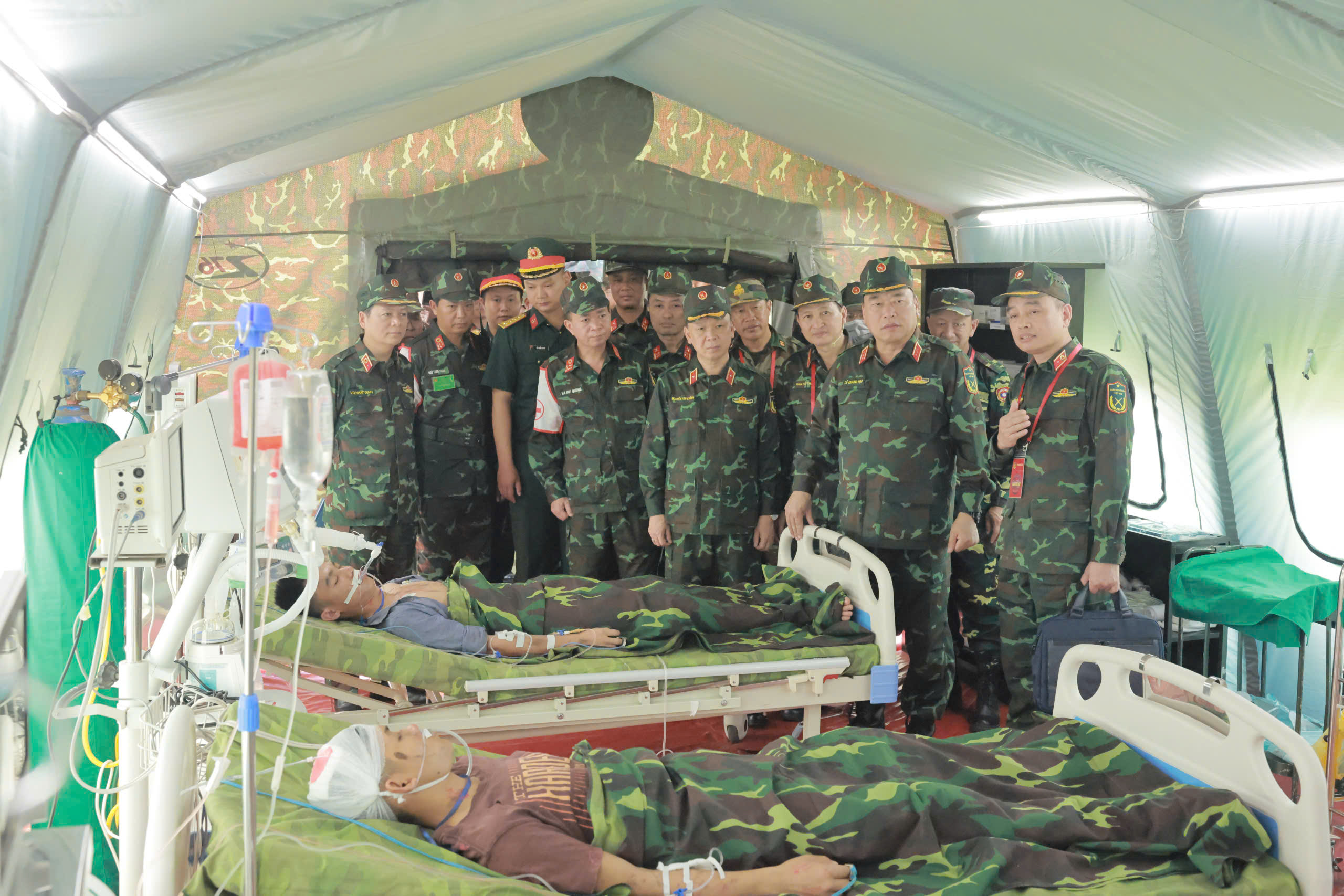Quân đội Việt Nam - Lào - Campuchia phối hợp diễn tập ứng phó siêu bão - Ảnh 12.