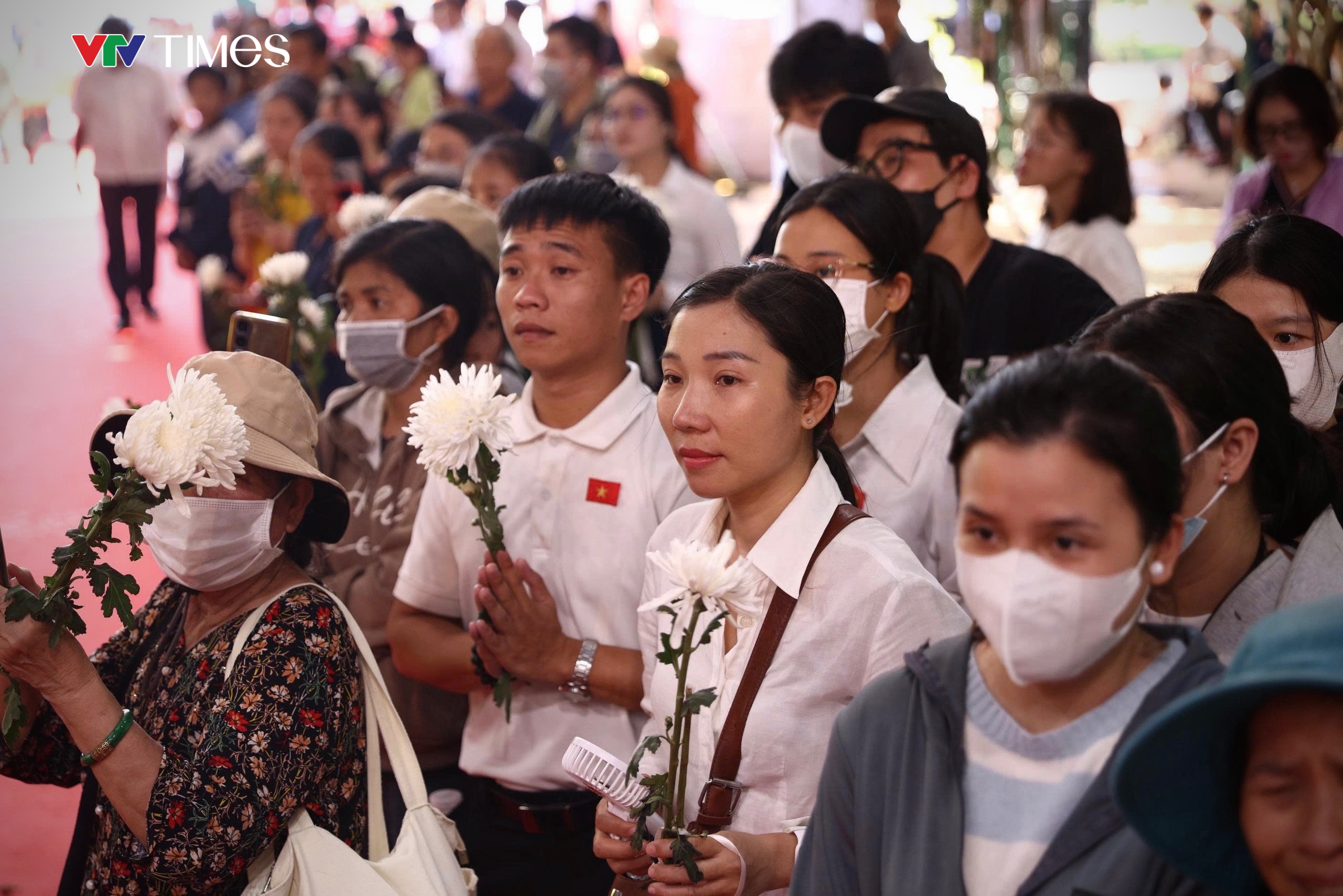 Nước mắt ngày đón các liệt sĩ trở về: “Lỡ như, chỉ lỡ như thôi...đó là ba tôi” - Ảnh 5.