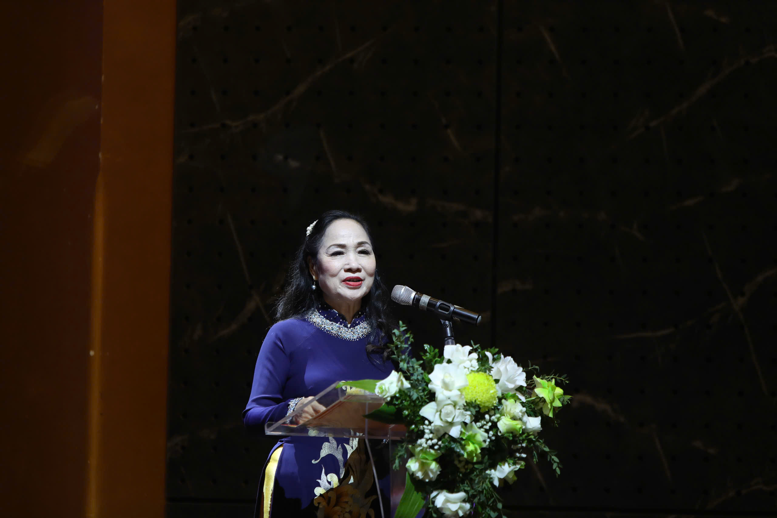 Liên hoan Sân khấu Hà Nội mở rộng năm 2026 khai mạc, khán giả xếp hàng để nhận vé - Ảnh 3.