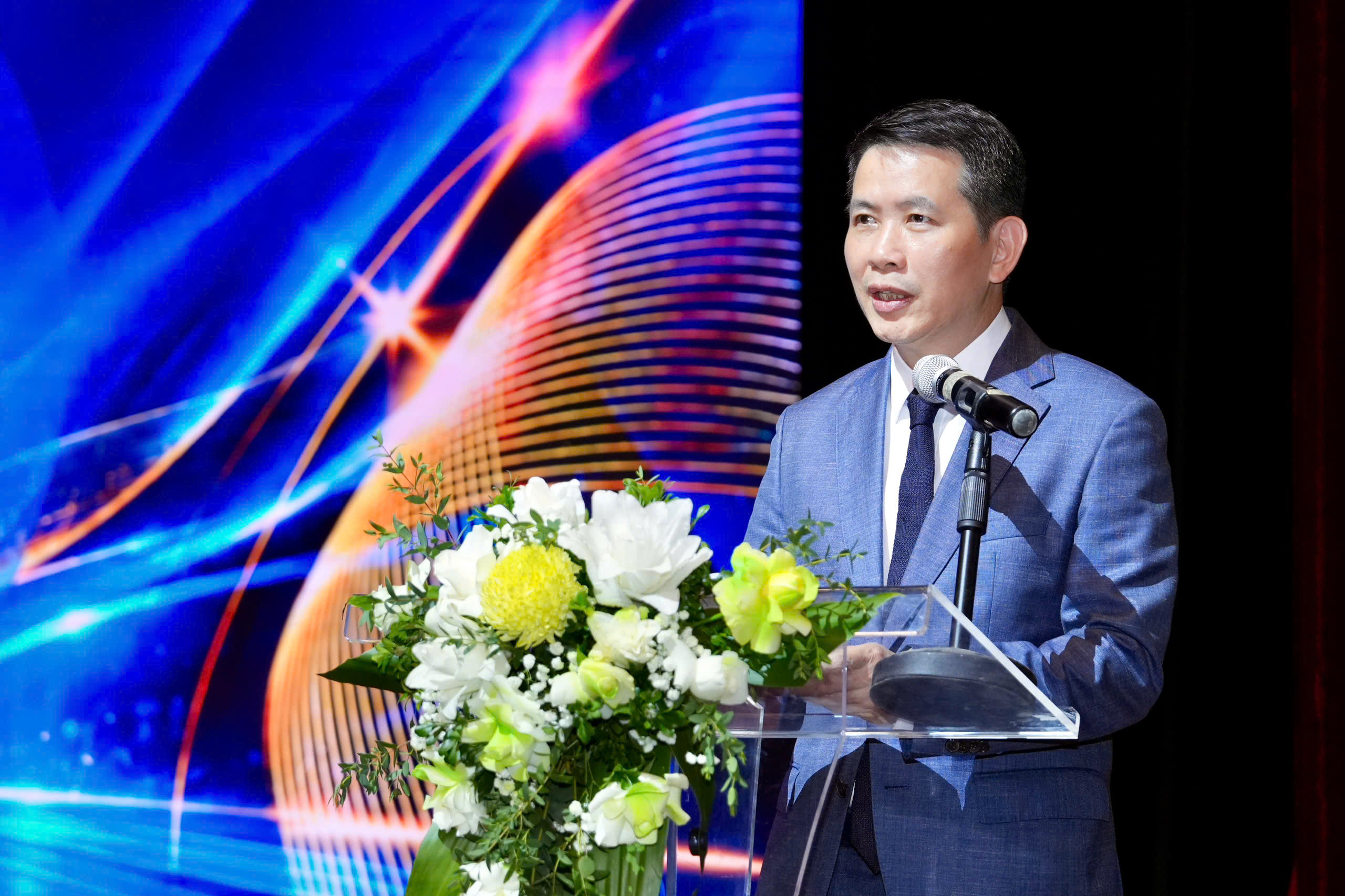 Liên hoan Sân khấu Hà Nội mở rộng năm 2026 khai mạc, khán giả xếp hàng để nhận vé - Ảnh 2.