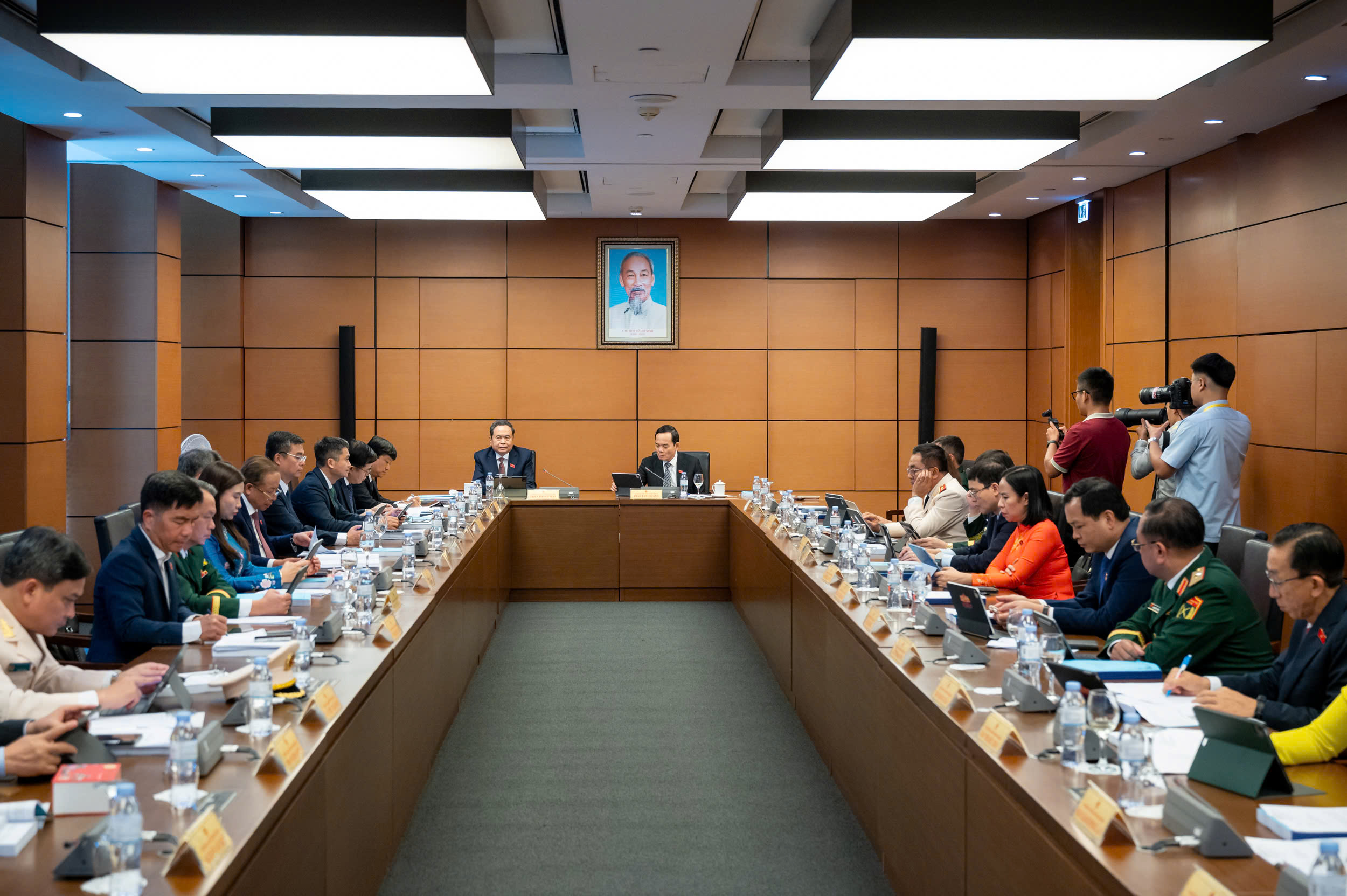 Chủ tịch Quốc hội: Bưu chính phải trở thành hạ tầng thiết yếu của kinh tế số- Ảnh 1.