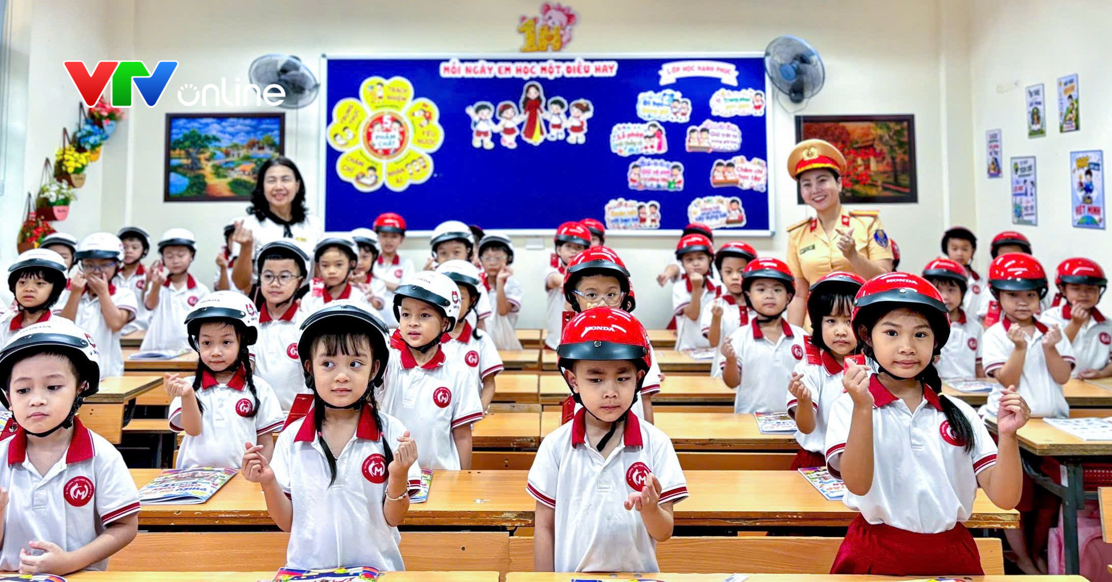 Chuyện về nữ CSGT ngày ngày đứng lớp, mang bài học an toàn đến với học sinh - Ảnh 5.