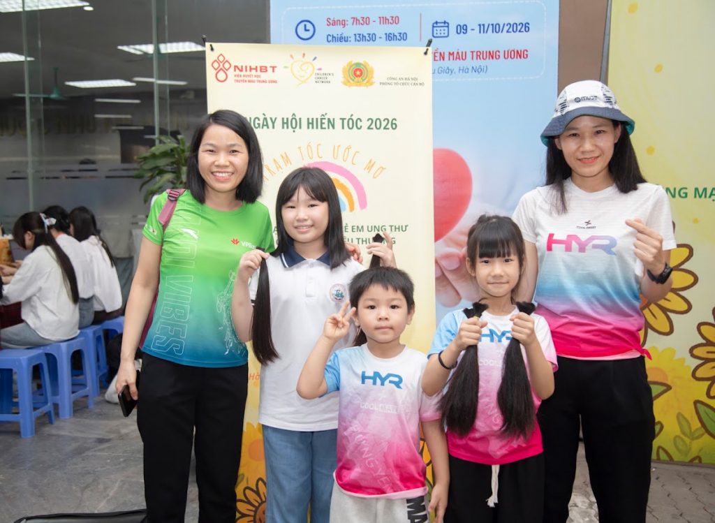 Trao mái tóc thật, gửi niềm tin đến người bệnh ung thư- Ảnh 1.