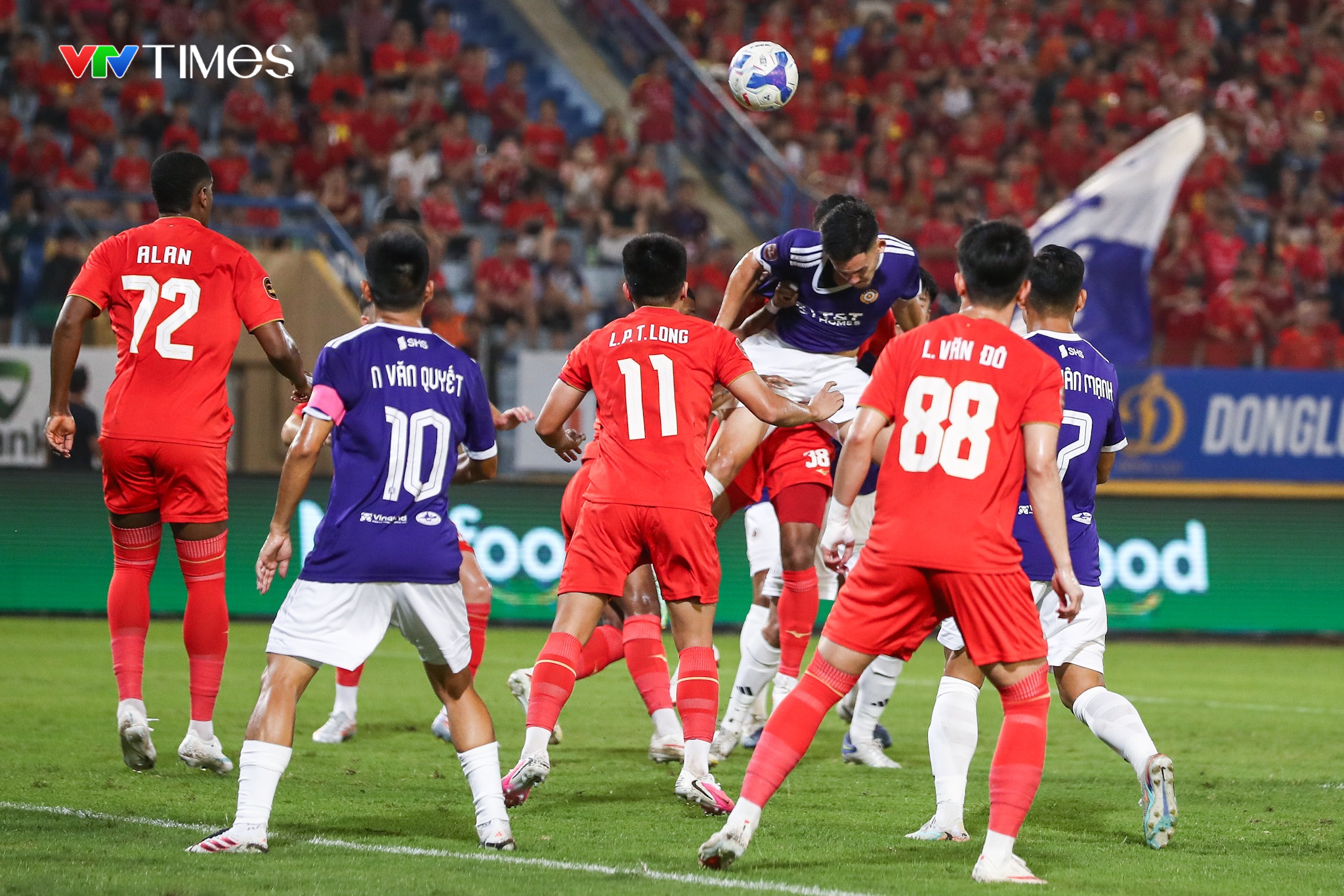 Hà Nội FC giành chiến thắng kịch tính trước Công An Hà Nội- Ảnh 2. Hà Nội FC giành chiến thắng kịch tính trước Công An Hà Nội- Ảnh 2.