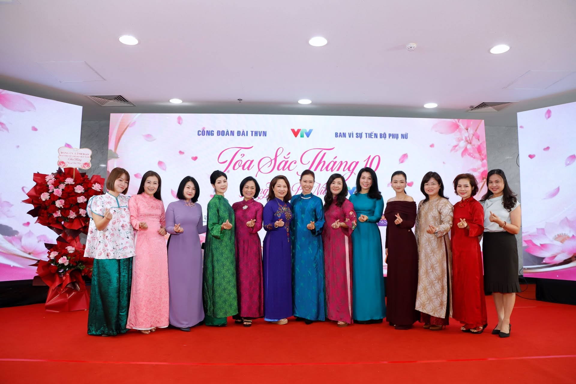 “Tỏa sắc Tháng 10” - Tôn vinh bản lĩnh và vẻ đẹp phụ nữ VTV - Ảnh 13.