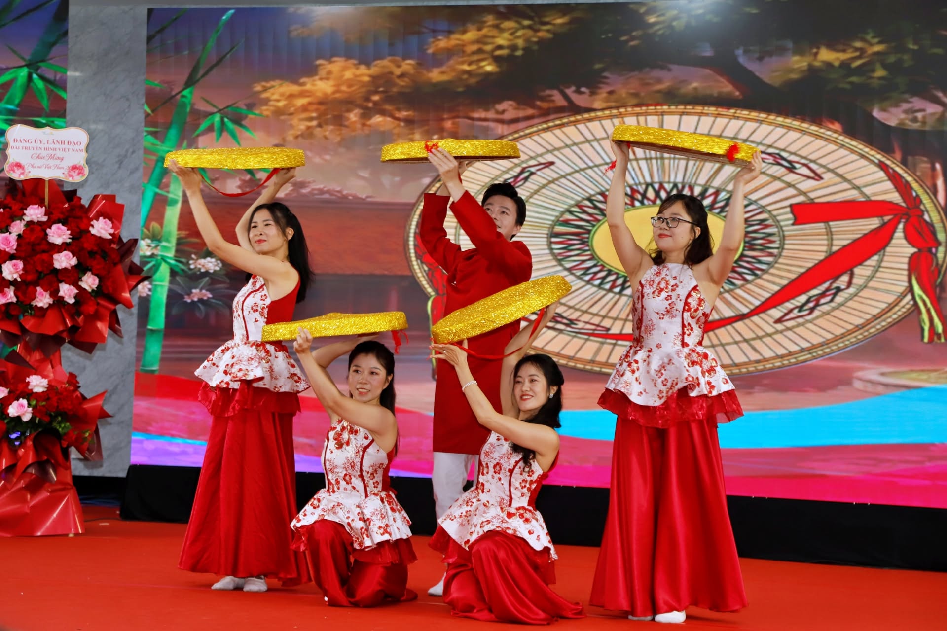 “Tỏa sắc Tháng 10” - Tôn vinh bản lĩnh và vẻ đẹp phụ nữ VTV - Ảnh 5.