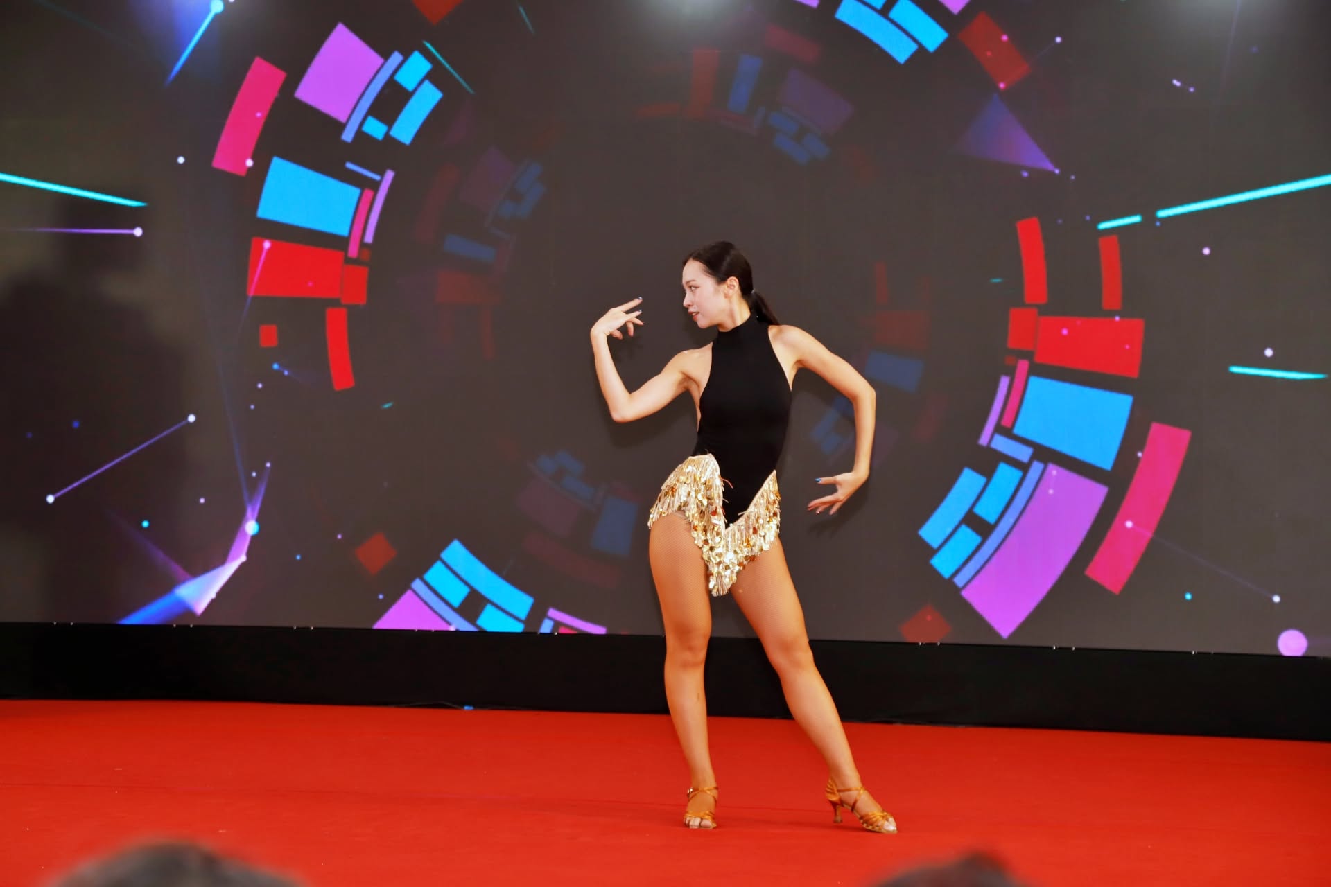 “Tỏa sắc Tháng 10” - Tôn vinh bản lĩnh và vẻ đẹp phụ nữ VTV - Ảnh 9.