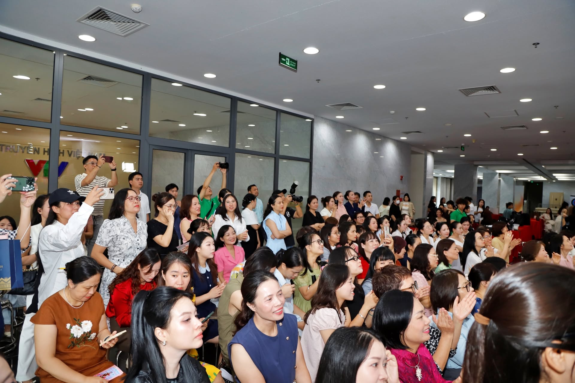 “Tỏa sắc Tháng 10” - Tôn vinh bản lĩnh và vẻ đẹp phụ nữ VTV - Ảnh 4.