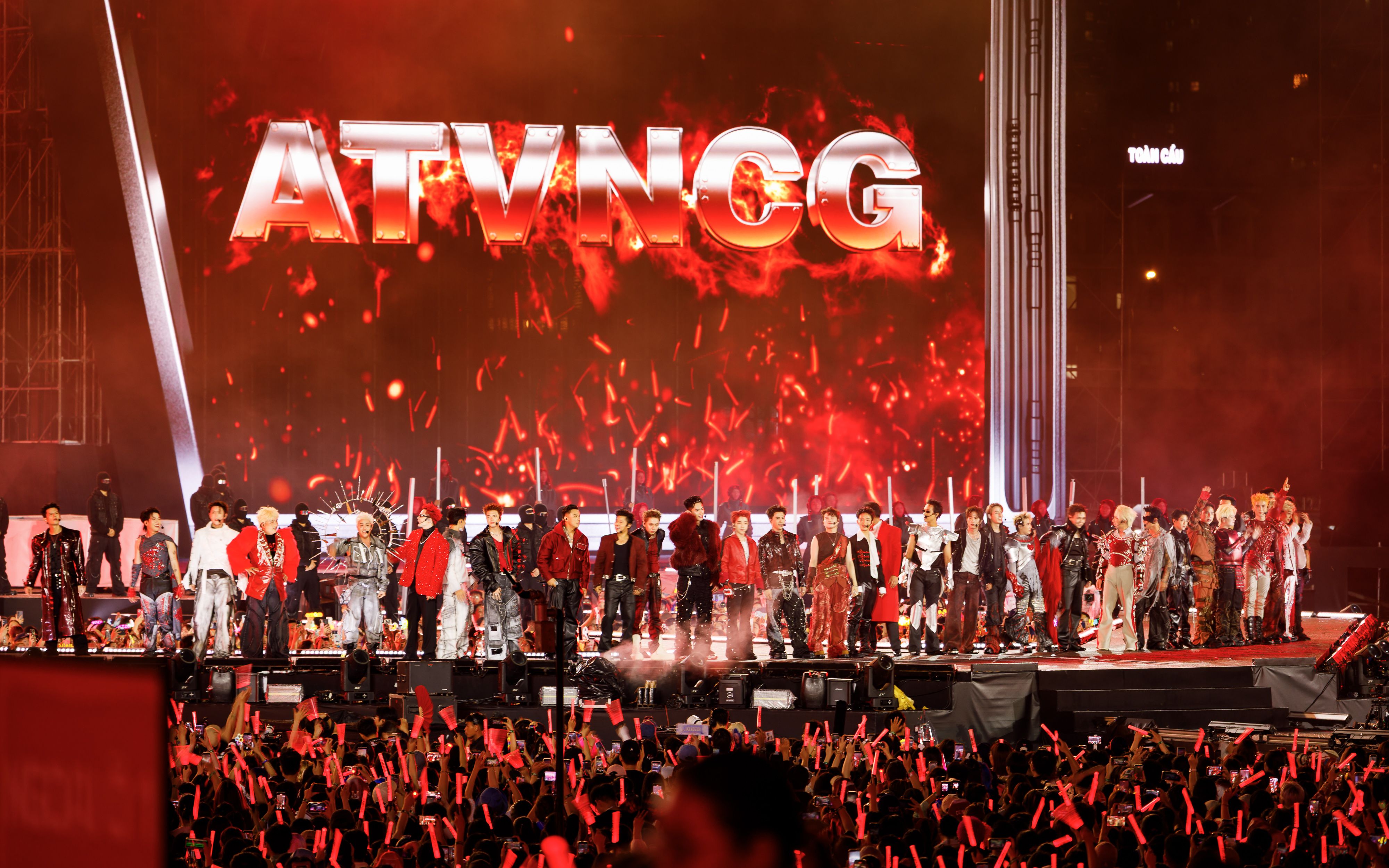 Concert Anh trai vượt ng&agrave;n ch&ocirc;ng gai c&ocirc;ng bố Day 3 v&agrave; 4, mạng x&atilde; hội b&ugrave;ng nổ - Ảnh 2.