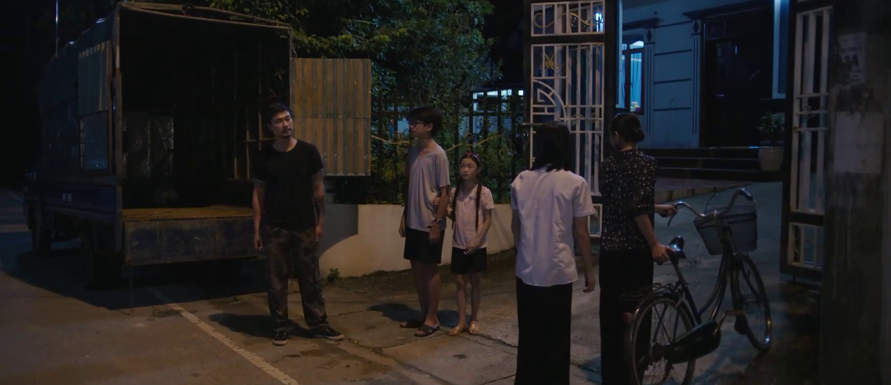 Căn nhà không mái che - Tập 4: Hạnh rơi sạch tiền, Toản tự ái vì nghĩ bị nghi ngờ- Ảnh 13. Căn nhà không mái che - Tập 4: Hạnh rơi sạch tiền, Toản tự ái vì nghĩ bị nghi ngờ- Ảnh 13.