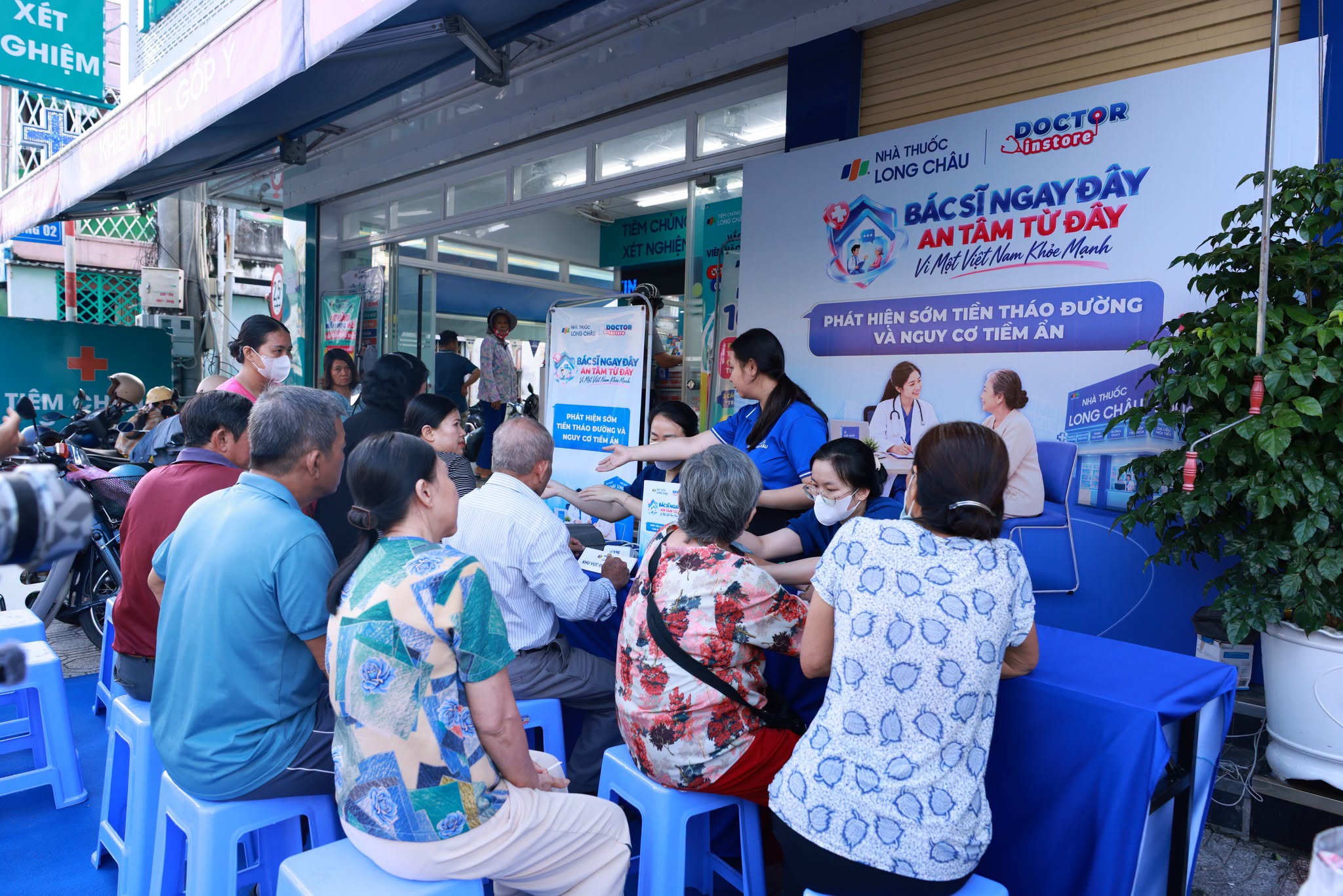 Tư vấn sức khỏe 1:1 cùng bác sĩ tại nhà thuốc Long Châu, nhận diện sớm nguy cơ tuyến giáp, mỡ máu, đái tháo đường- Ảnh 2.