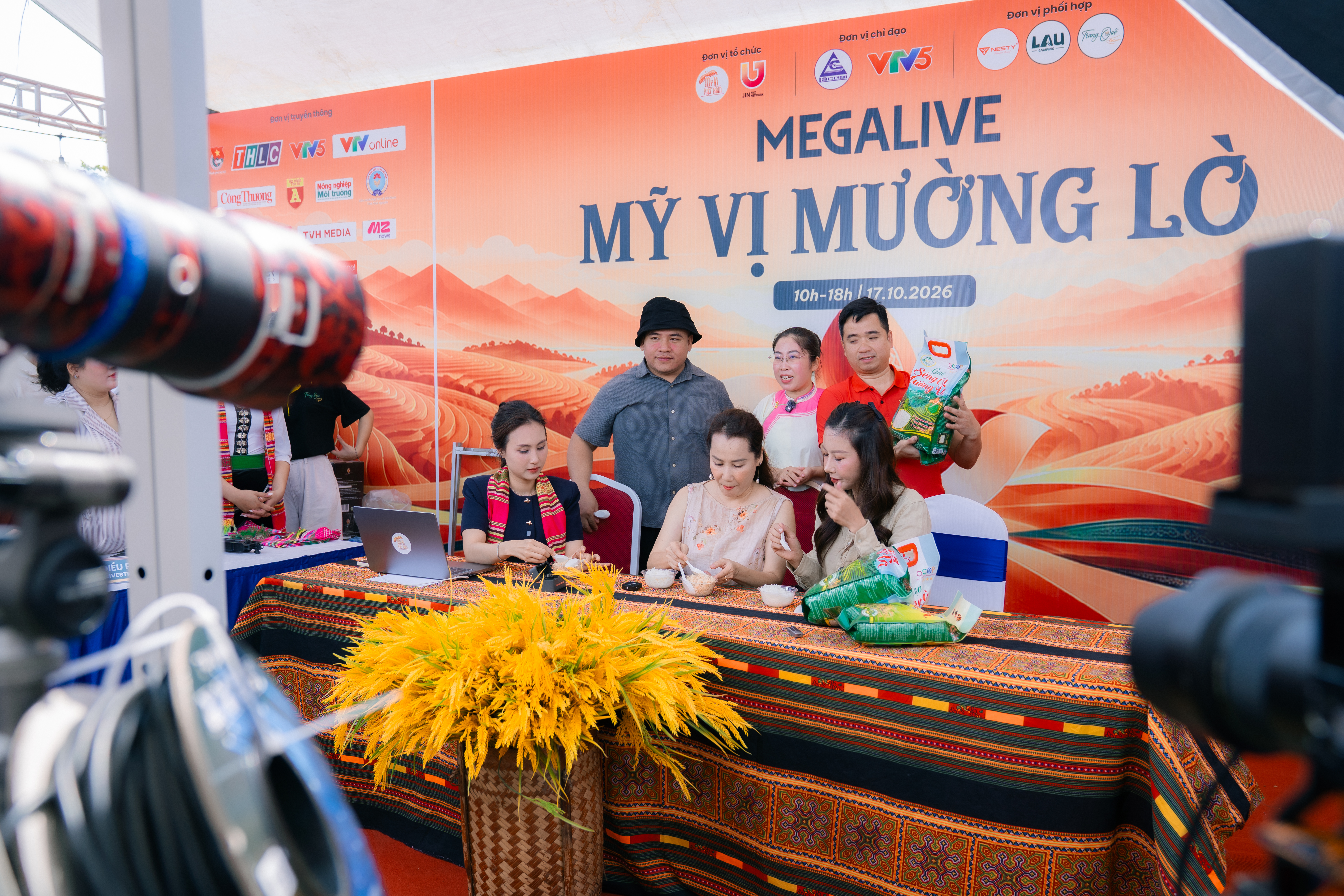 Mega Livestream ‘Mỹ vị Mường Lò’: Lan tỏa tinh hoa đặc sản Lào Cai, kết nối nông sản với thị trường số- Ảnh 1.