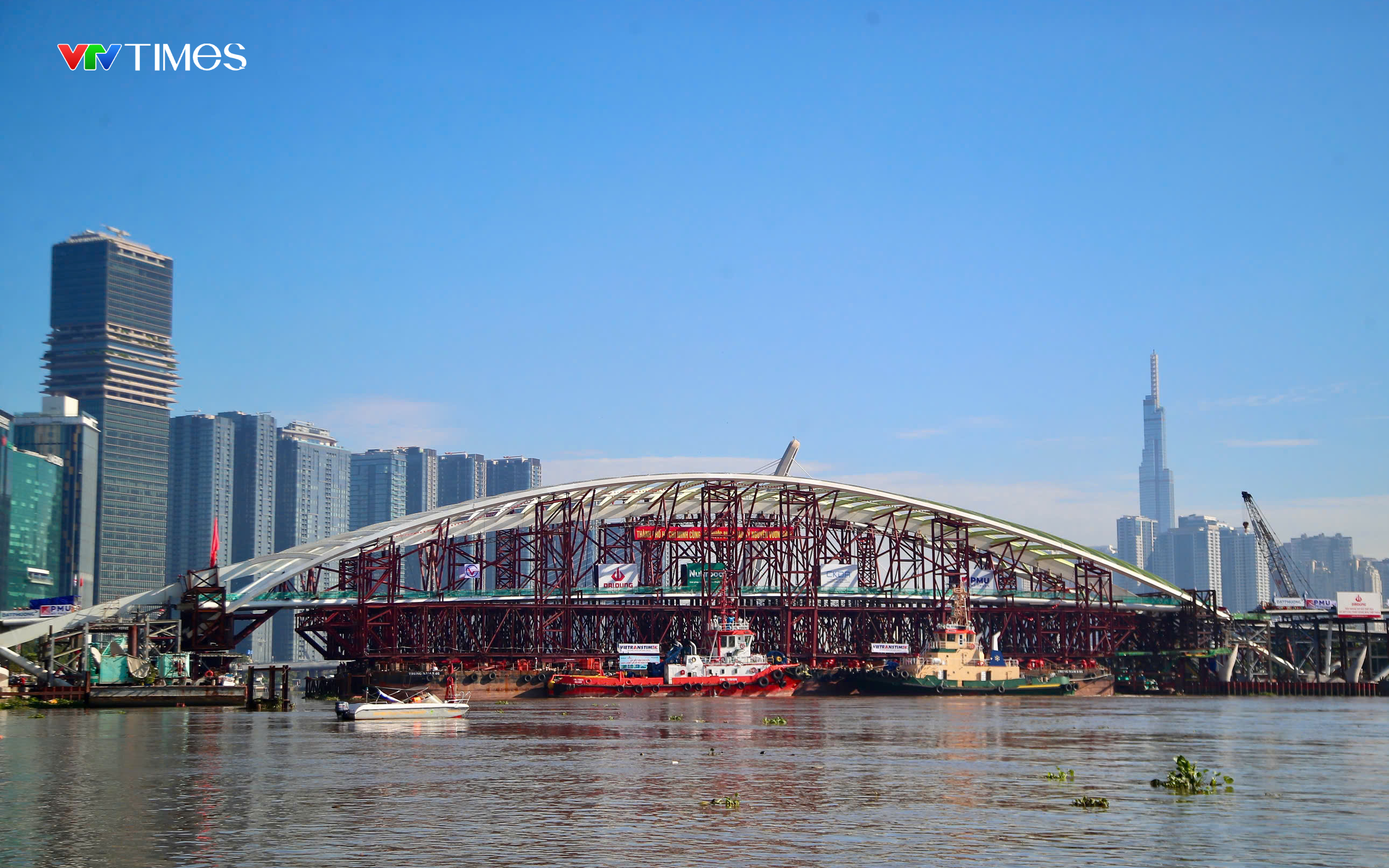 Hợp long cầu đi bộ qua sông Sài Gòn - Ảnh 9.