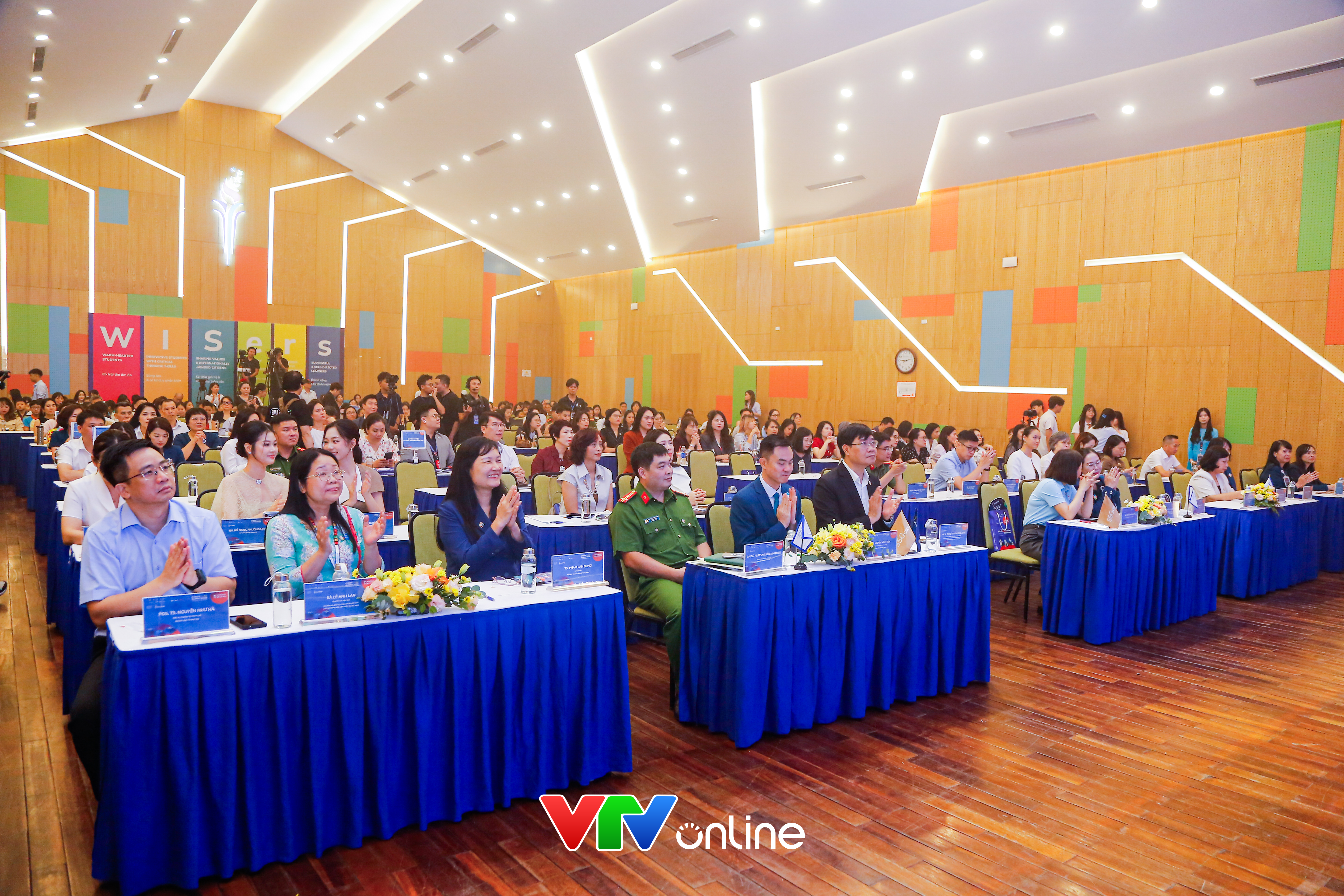 Nhận diện sớm những rủi ro để bảo vệ trẻ em trên không gian mạng - Ảnh 1.