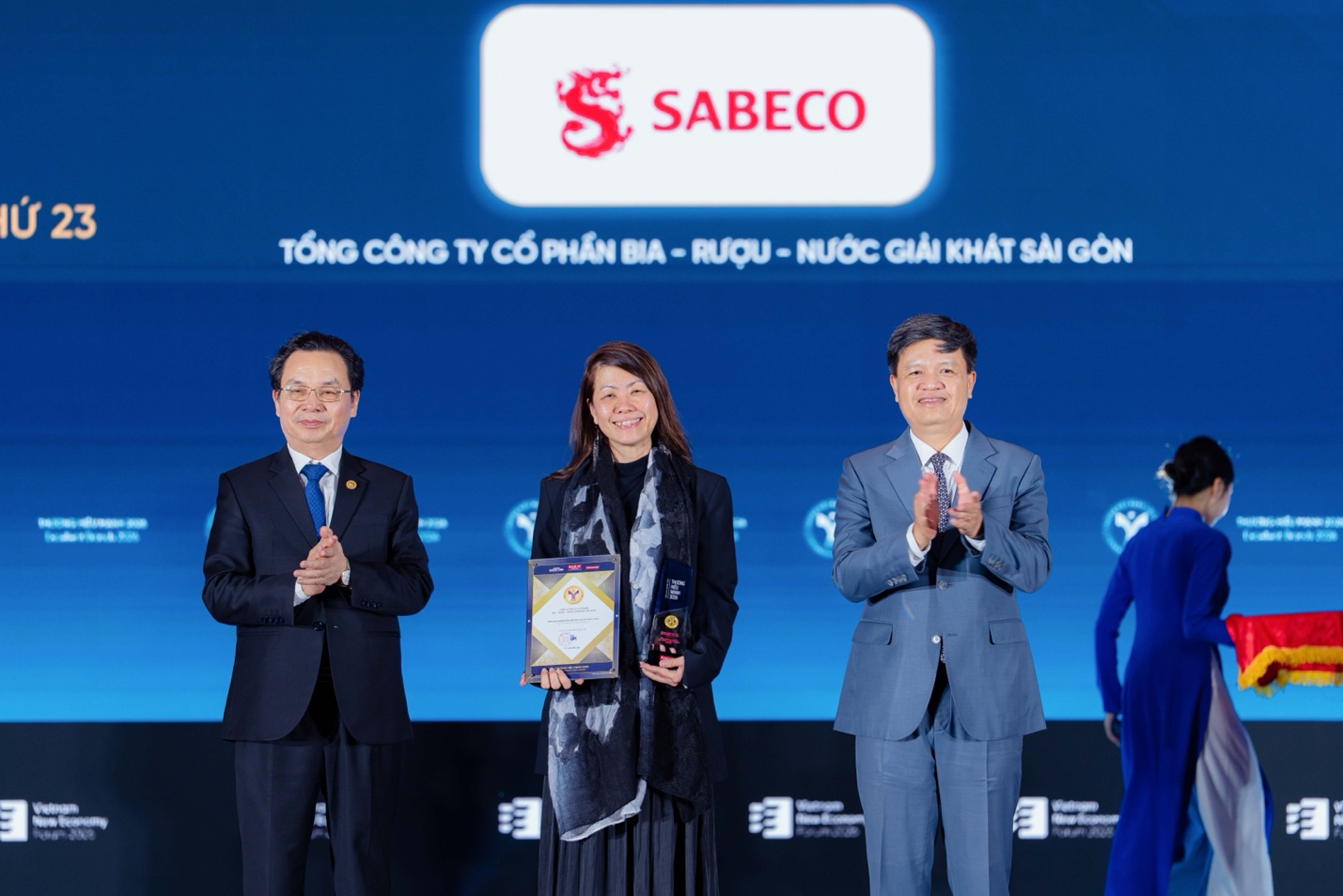 SABECO được vinh danh Top 10 Thương hiệu Mạnh Việt Nam: Khi di sản, đổi mới và trách nhiệm tạo nên sức mạnh thương hiệu- Ảnh 1.