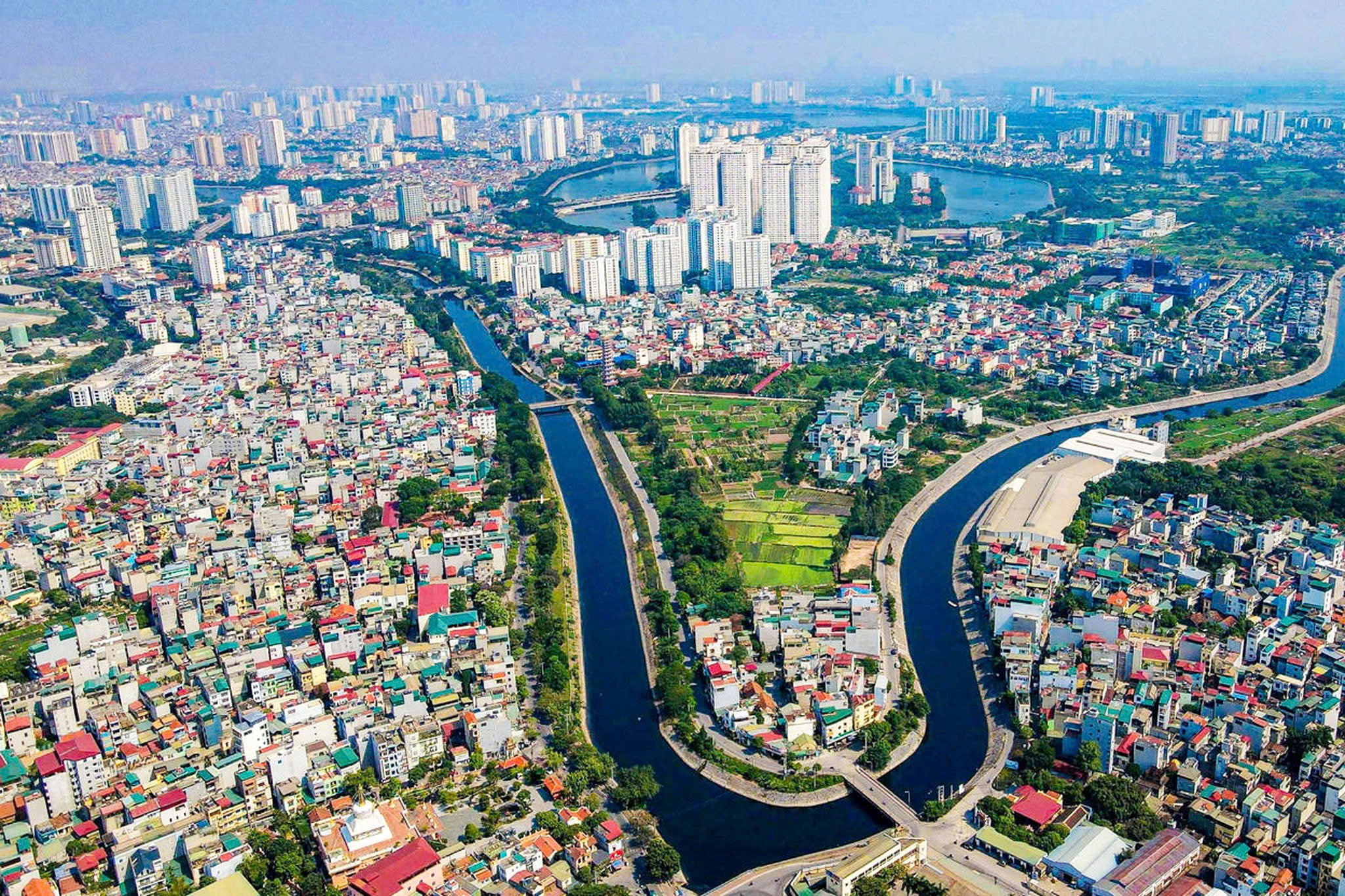 Quy hoạch Hà Nội tầm nhìn 100 năm: Lấy đường sắt làm xương sống kết nối 9 cực tăng trưởng - Ảnh 1.