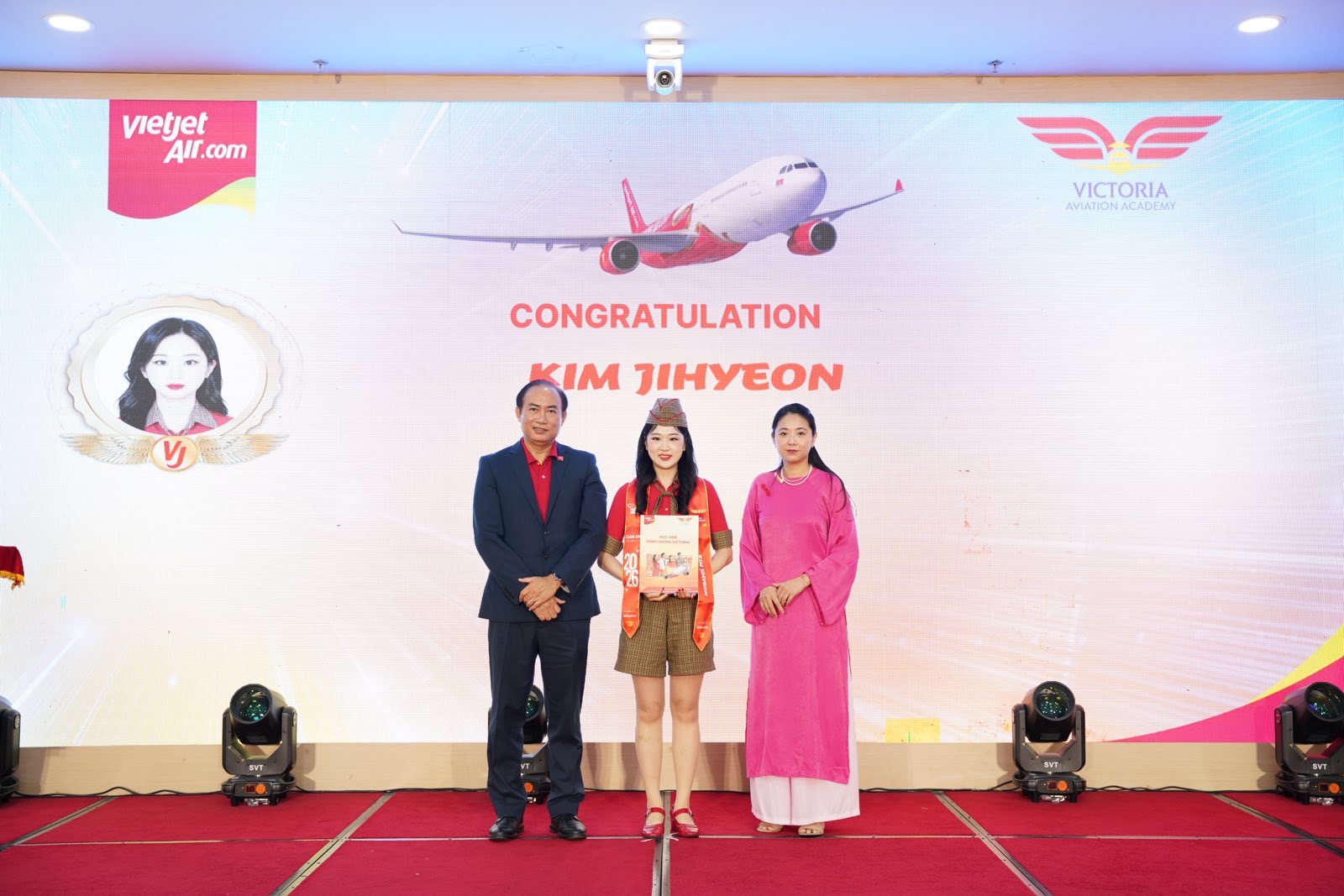 Học viện Hàng không Victoria ghi dấu cột mốc trưởng thành của các tân tiếp viên hàng không - Ảnh 11.