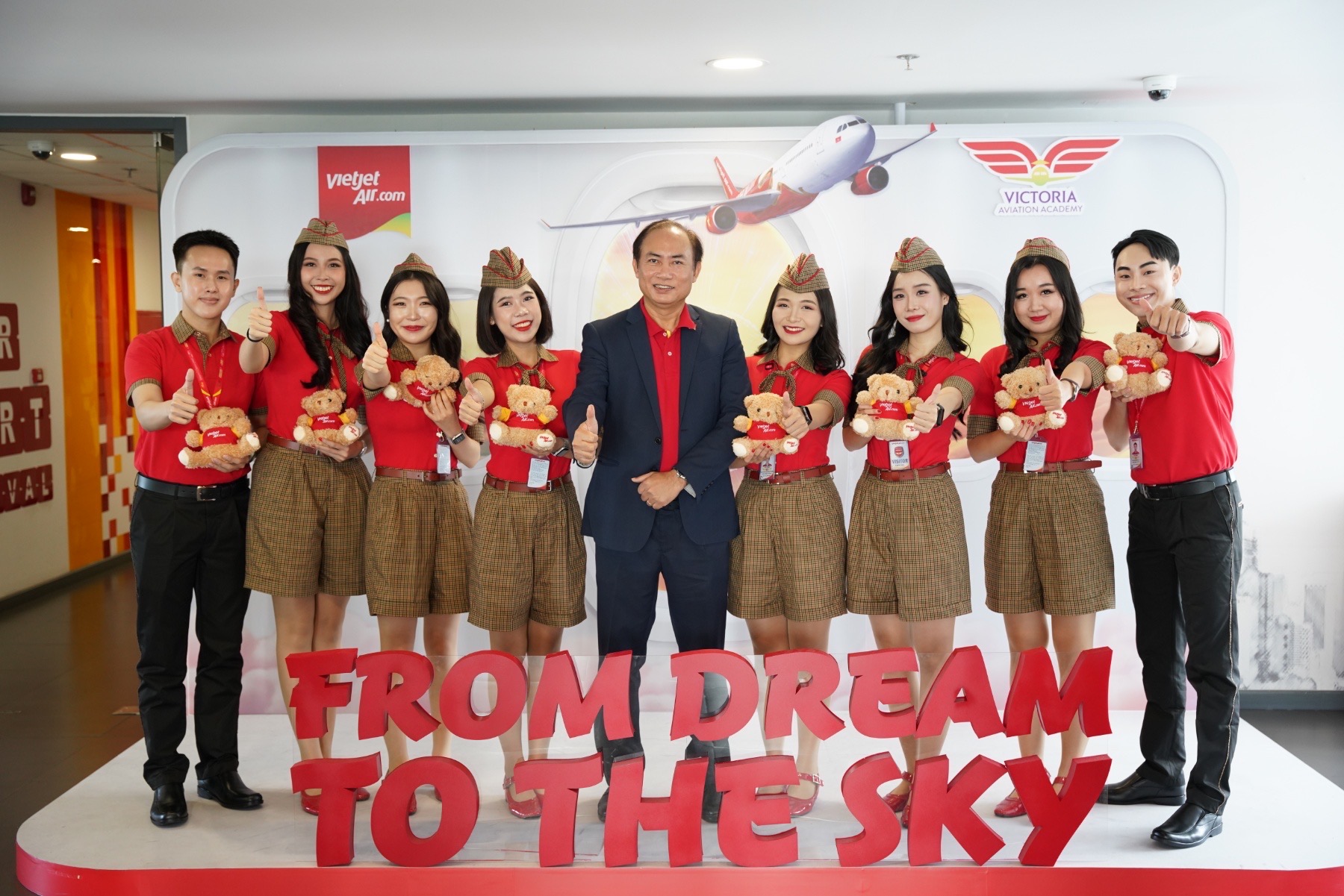 Học viện Hàng không Victoria ghi dấu cột mốc trưởng thành của các tân tiếp viên hàng không - Ảnh 12.