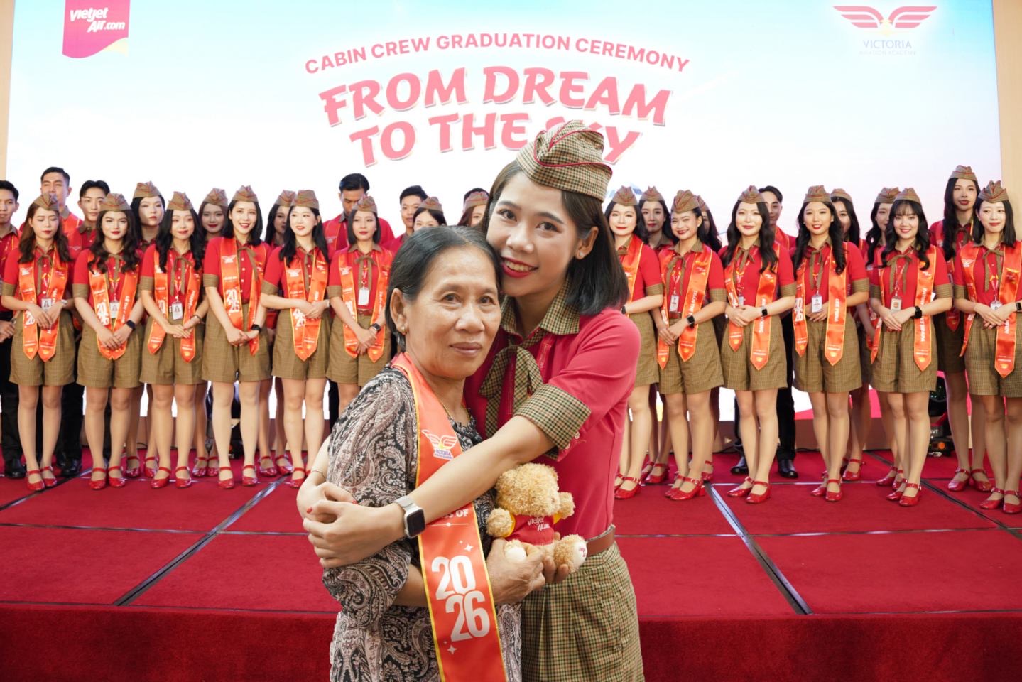 Học viện Hàng không Victoria ghi dấu cột mốc trưởng thành của các tân tiếp viên hàng không - Ảnh 7.