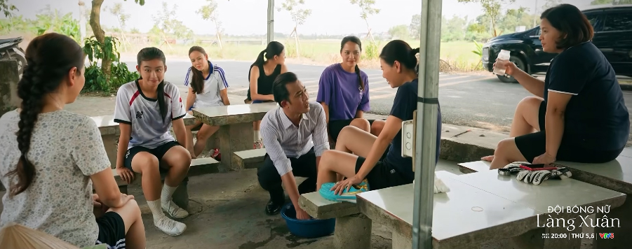 Gallery - Đội bóng nữ làng Xuân - Tập 15: Tâm làm đám cưới thần tốc, hội chị em nghi ngờ chú rể - image 1