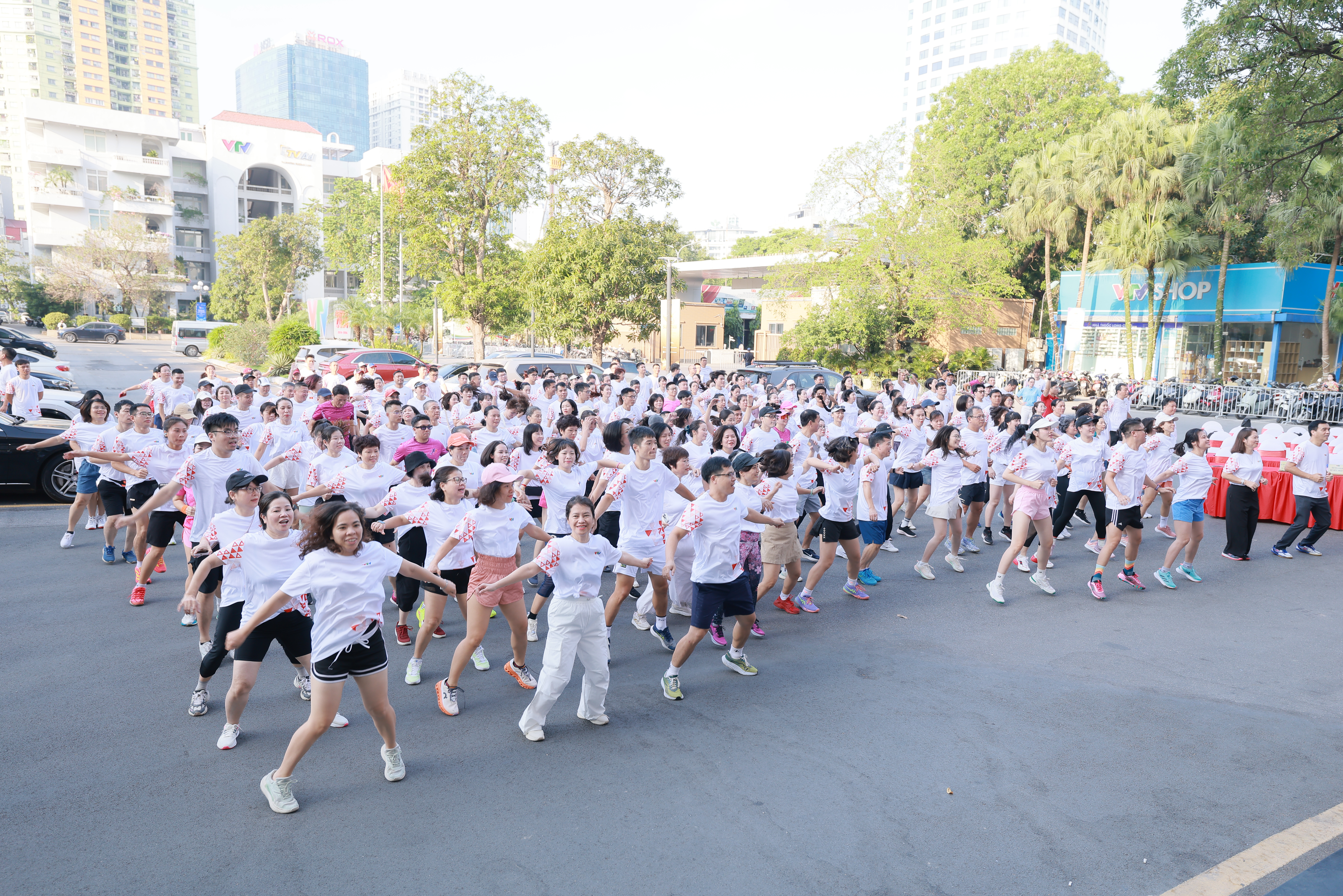 Ph&aacute;t động phong tr&agrave;o &ldquo;Mỗi người một m&ocirc;n thể thao&rdquo; tại VTV: 500 người tham gia giải chạy khởi động- Ảnh 5.