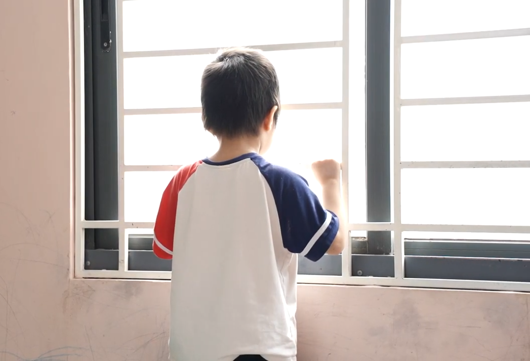 Hỗ trợ trẻ tự kỷ: Vì sao cần sự phối hợp giữa gia đình, giáo dục và y học?- Ảnh 1.
