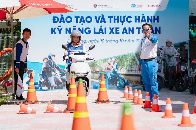 Honda Việt Nam - “Đội mũ xinh bảo vệ chúng mình”- Ảnh 5.
