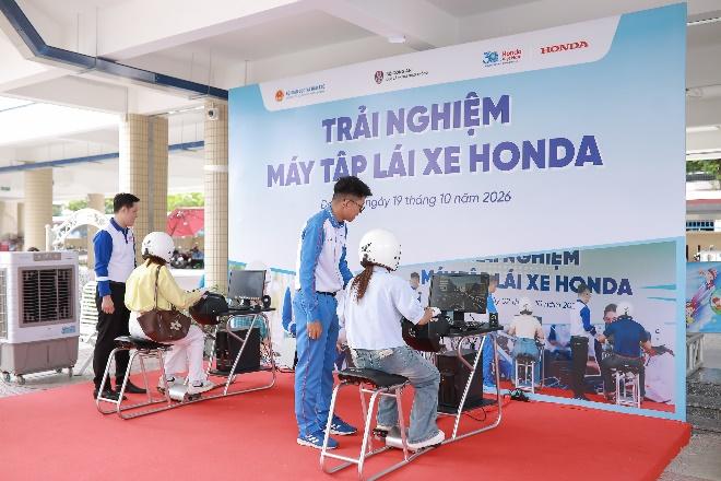 Honda Việt Nam - “Đội mũ xinh bảo vệ chúng mình”- Ảnh 4.