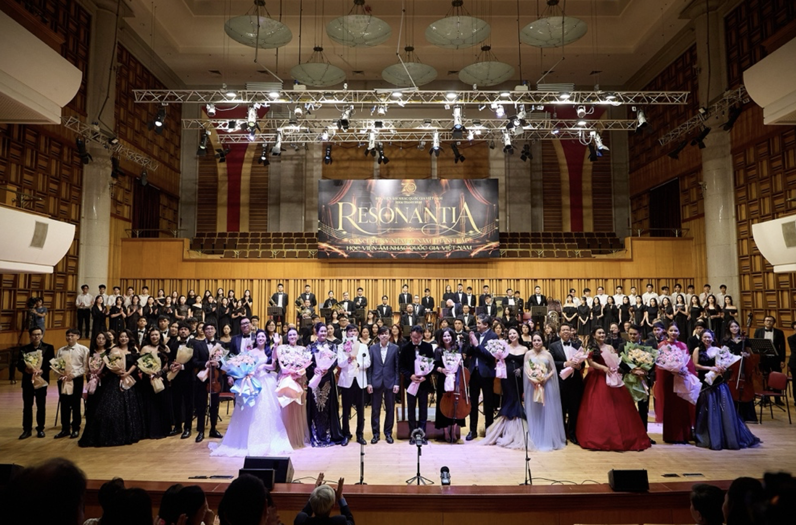 Concert Resonantia: Đêm thăng hoa của những giọng ca thính phòng hàng đầu Việt Nam - Ảnh 1.